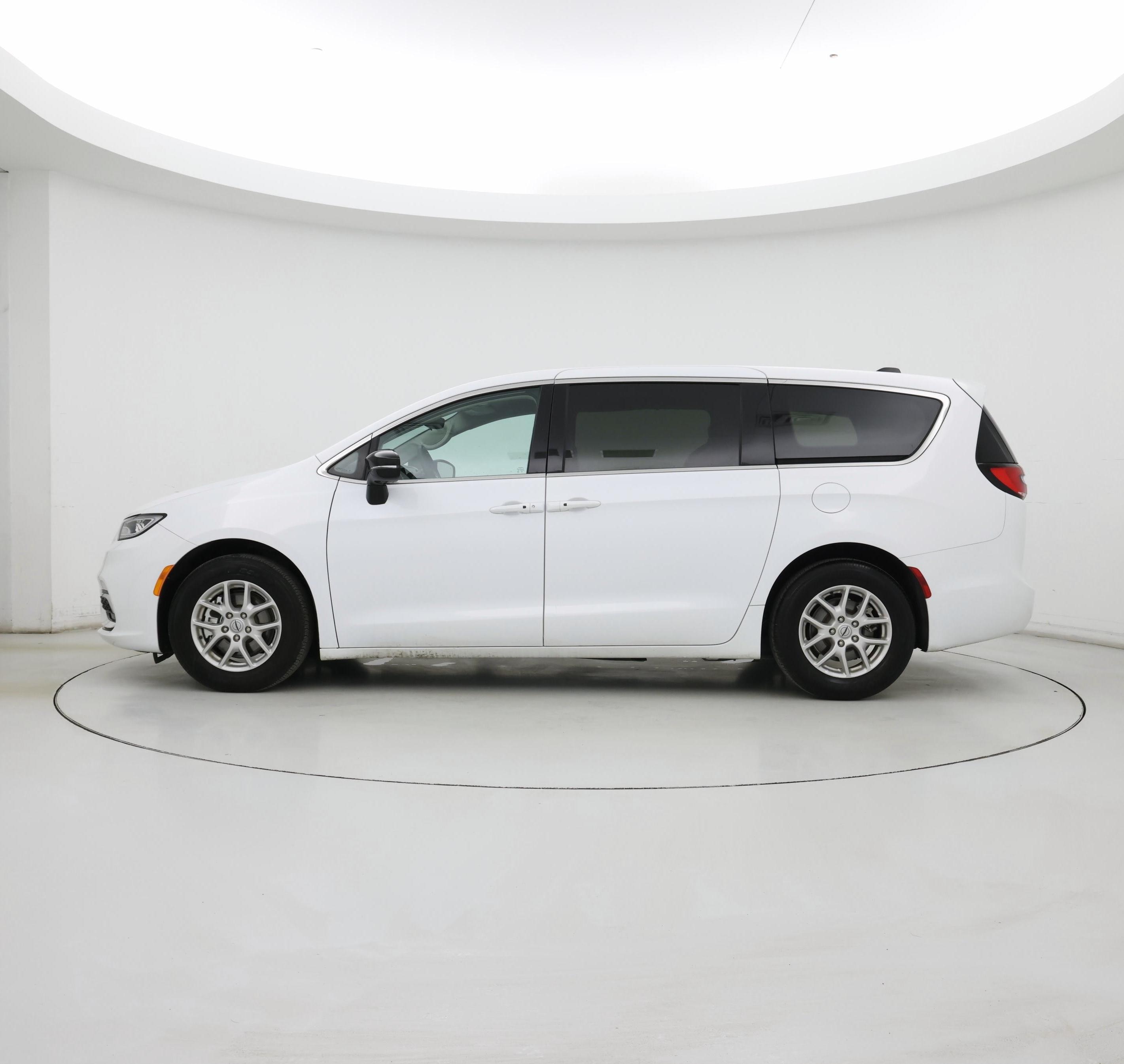 Thumbnail: 2024 Chrysler Pacifica - 3