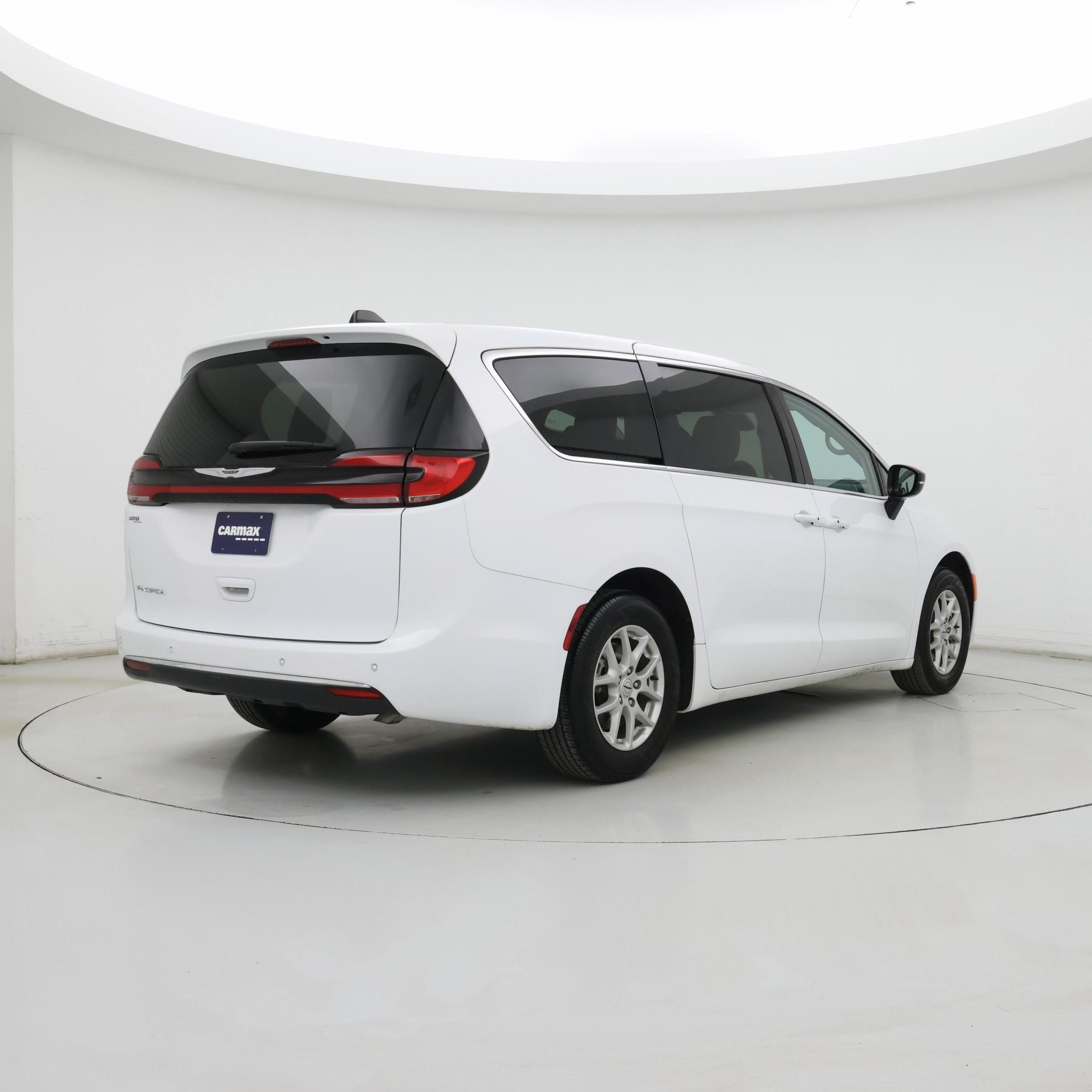 Thumbnail: 2024 Chrysler Pacifica - 8