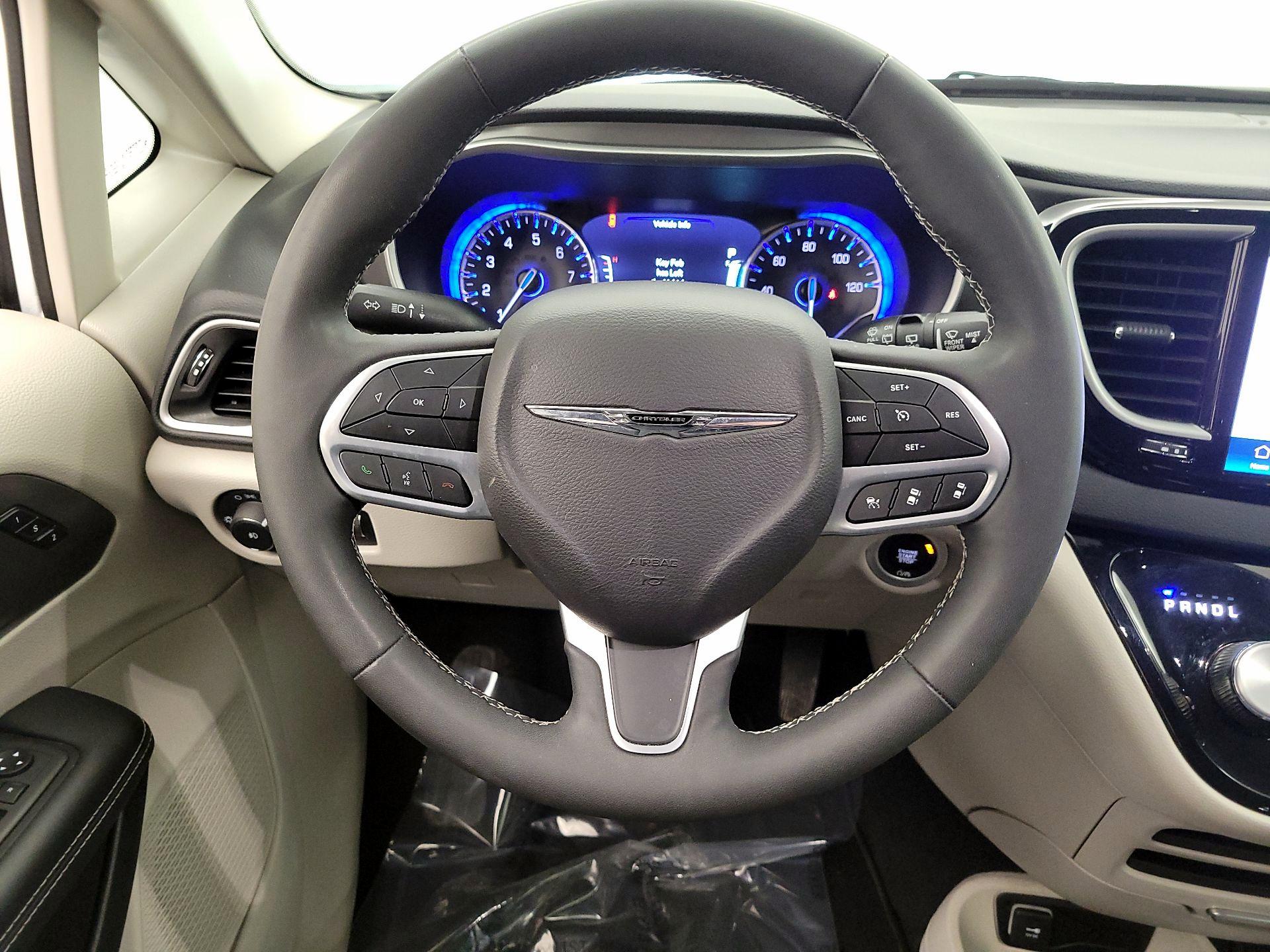 Thumbnail: 2024 Chrysler Pacifica - 10