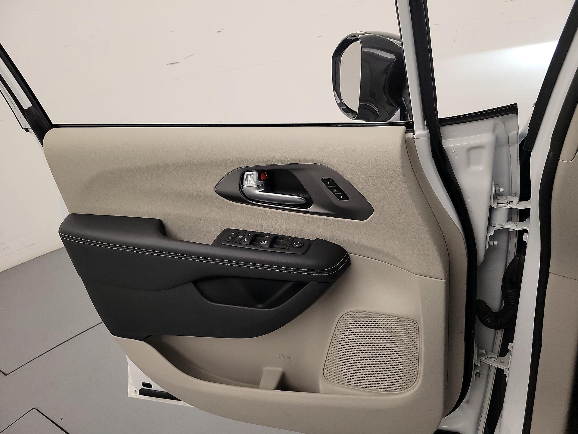 Thumbnail: 2024 Chrysler Pacifica - 12