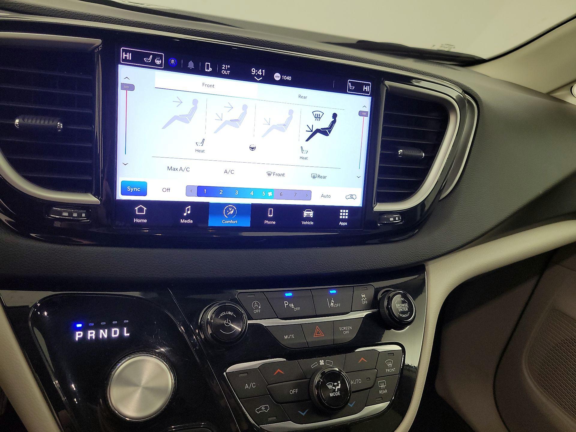 Thumbnail: 2024 Chrysler Pacifica - 16