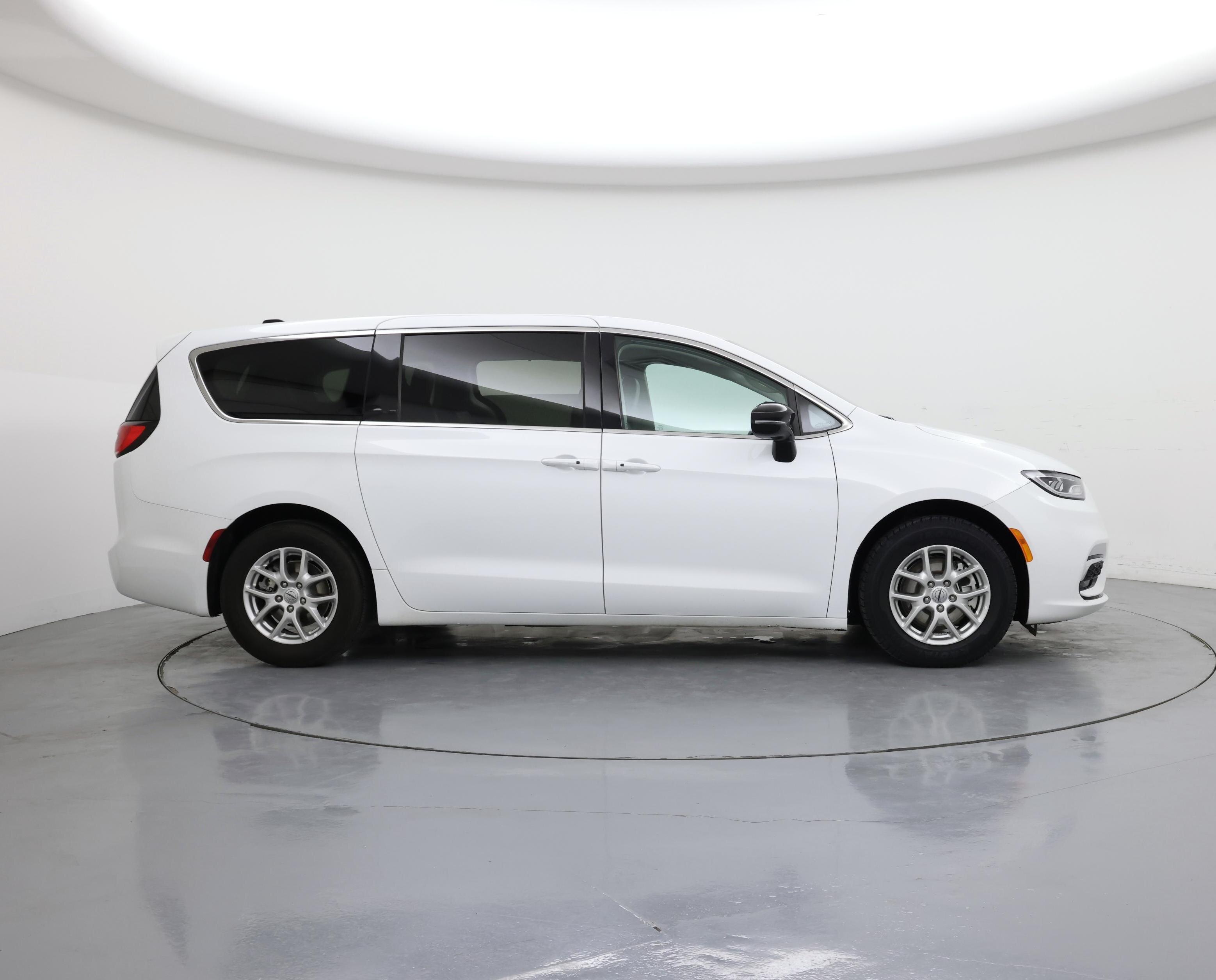 Thumbnail: 2024 Chrysler Pacifica - 7