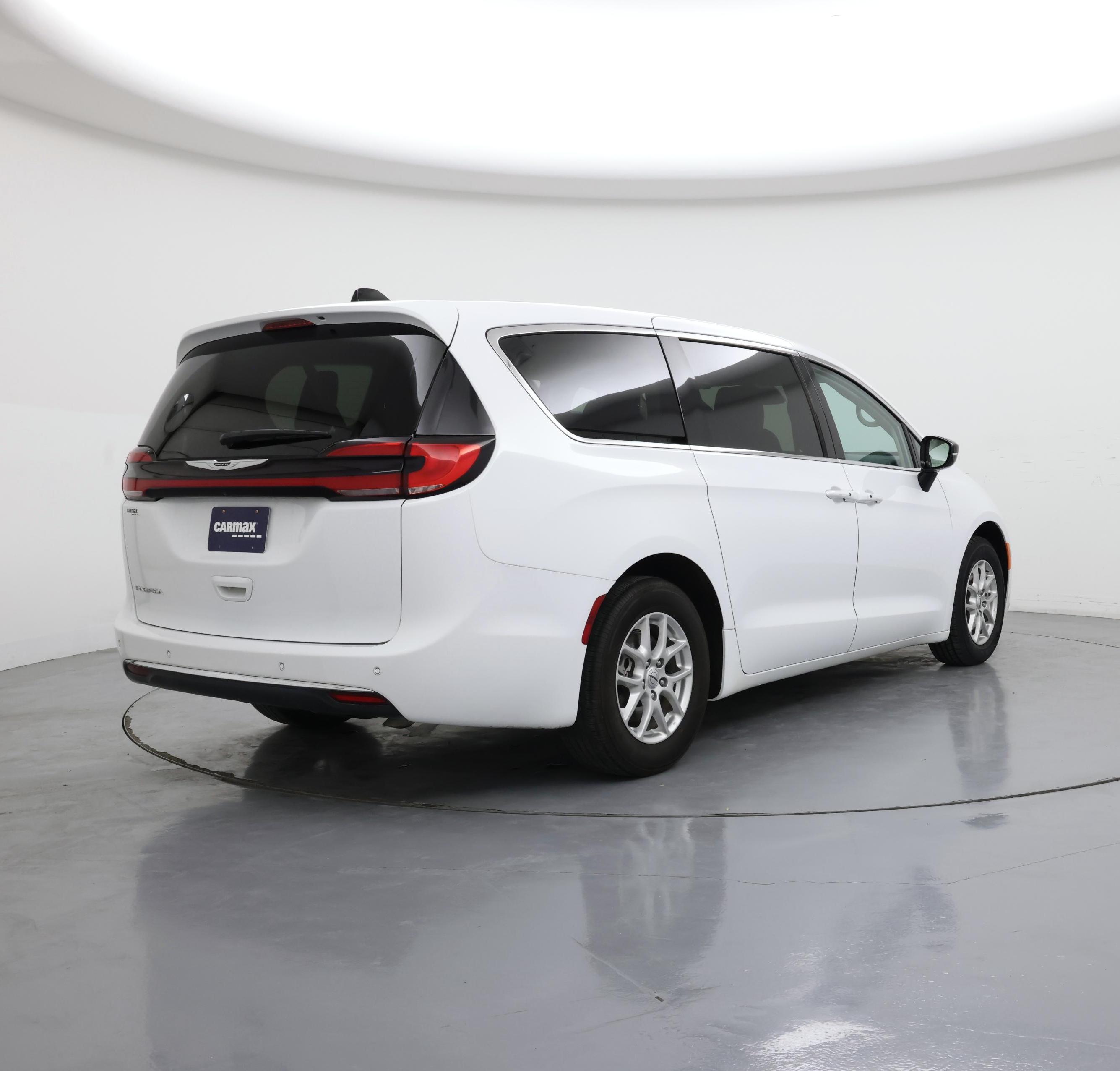 Thumbnail: 2024 Chrysler Pacifica - 8