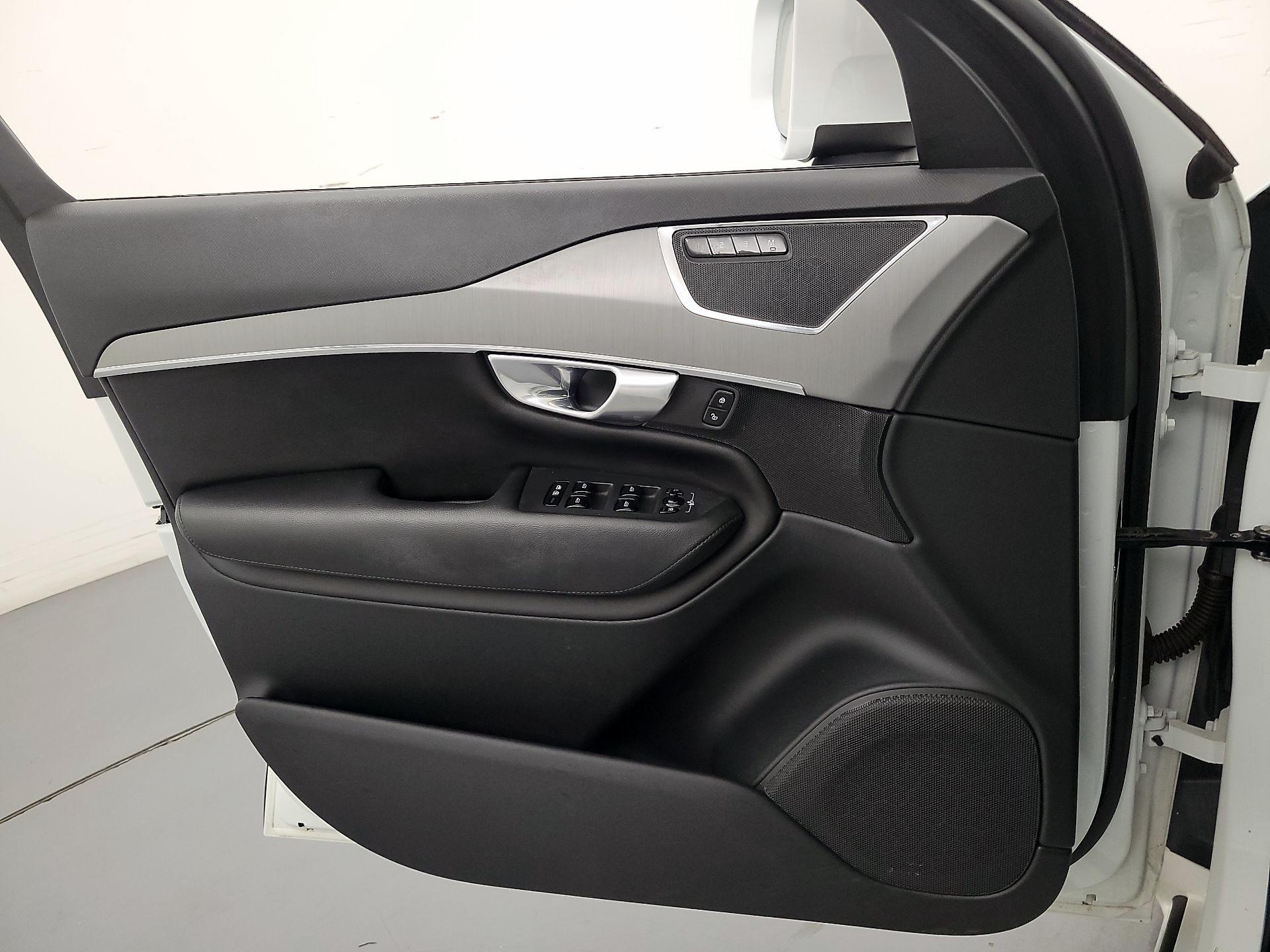 Thumbnail: 2022 Volvo XC90 - 12