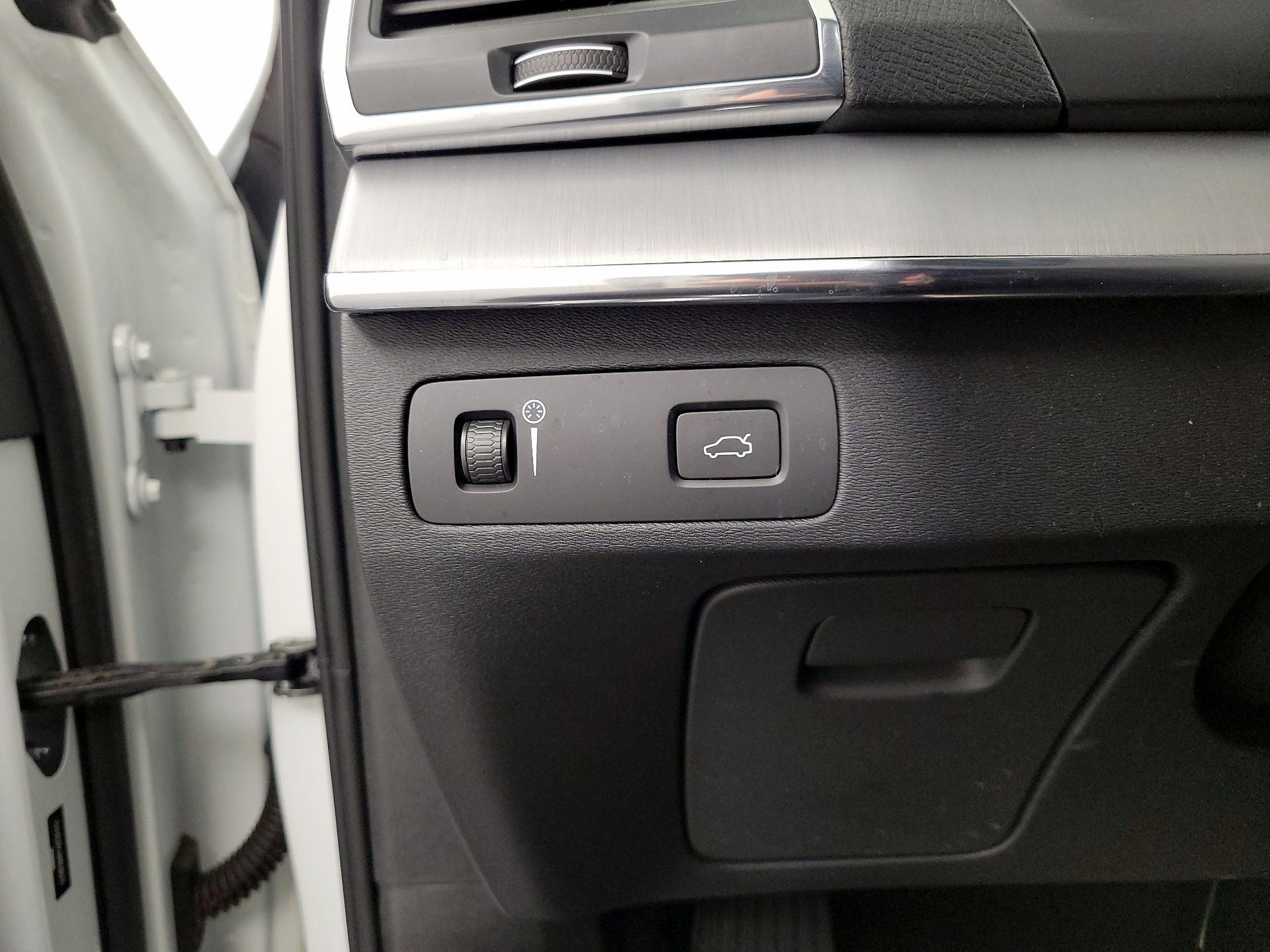 Thumbnail: 2022 Volvo XC90 - 13