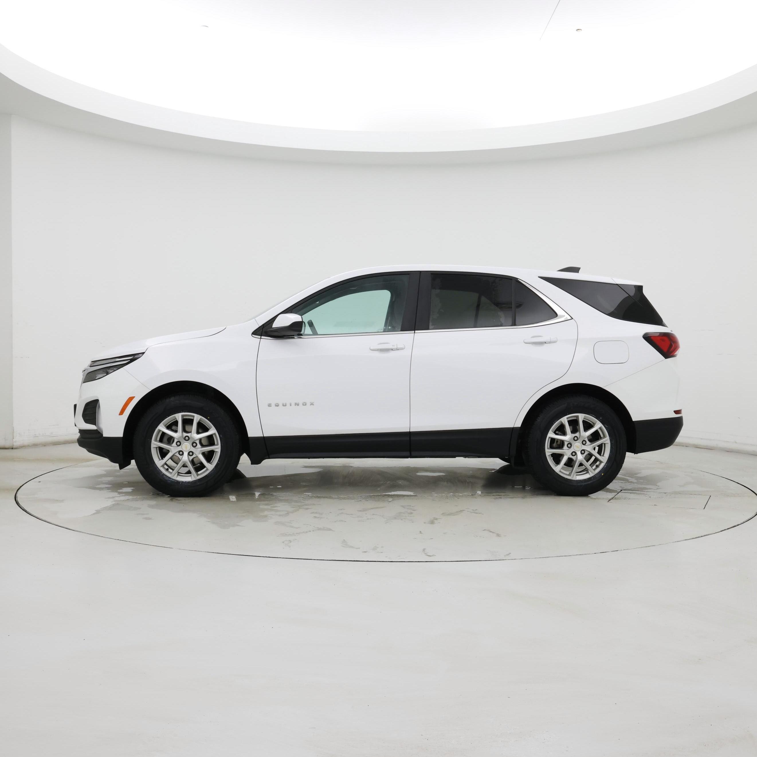 Thumbnail: 2022 Chevrolet Equinox - 3