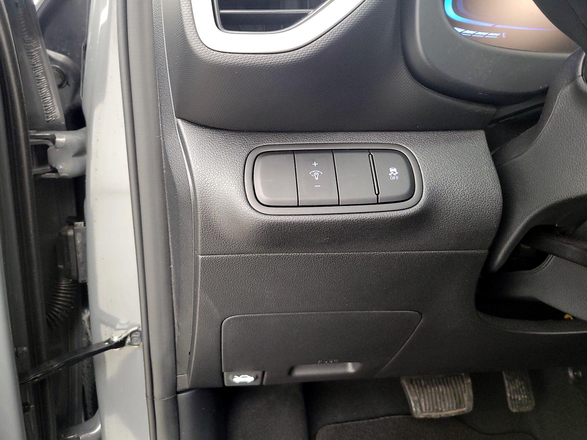 Thumbnail: 2023 Hyundai Venue - 13