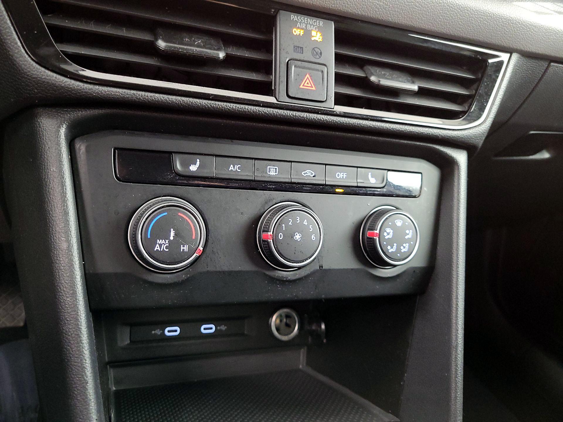 Thumbnail: 2022 Volkswagen Taos - 16