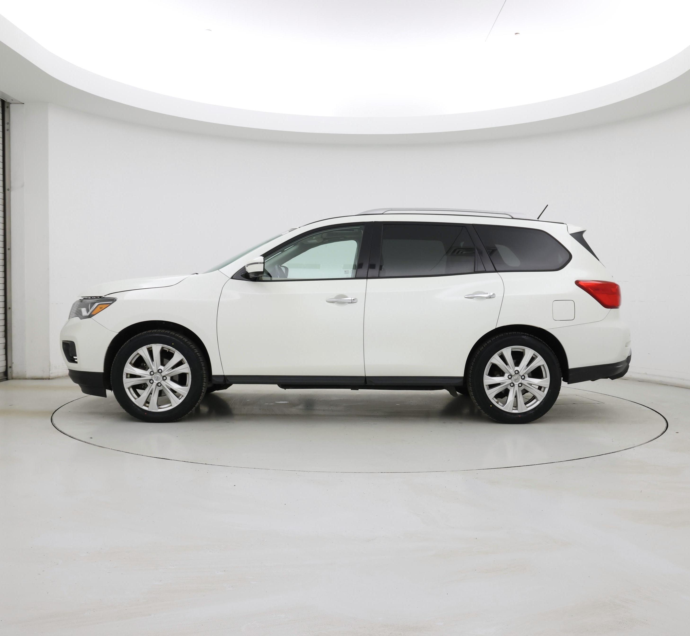 Thumbnail: 2018 Nissan Pathfinder - 3