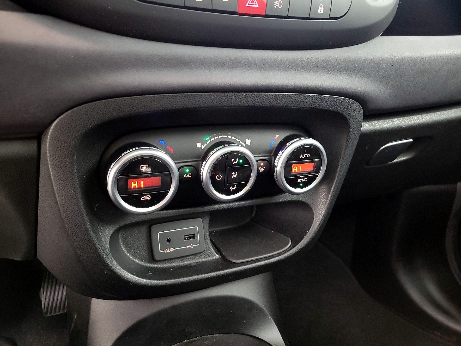 Thumbnail: 2017 Fiat 500L - 16