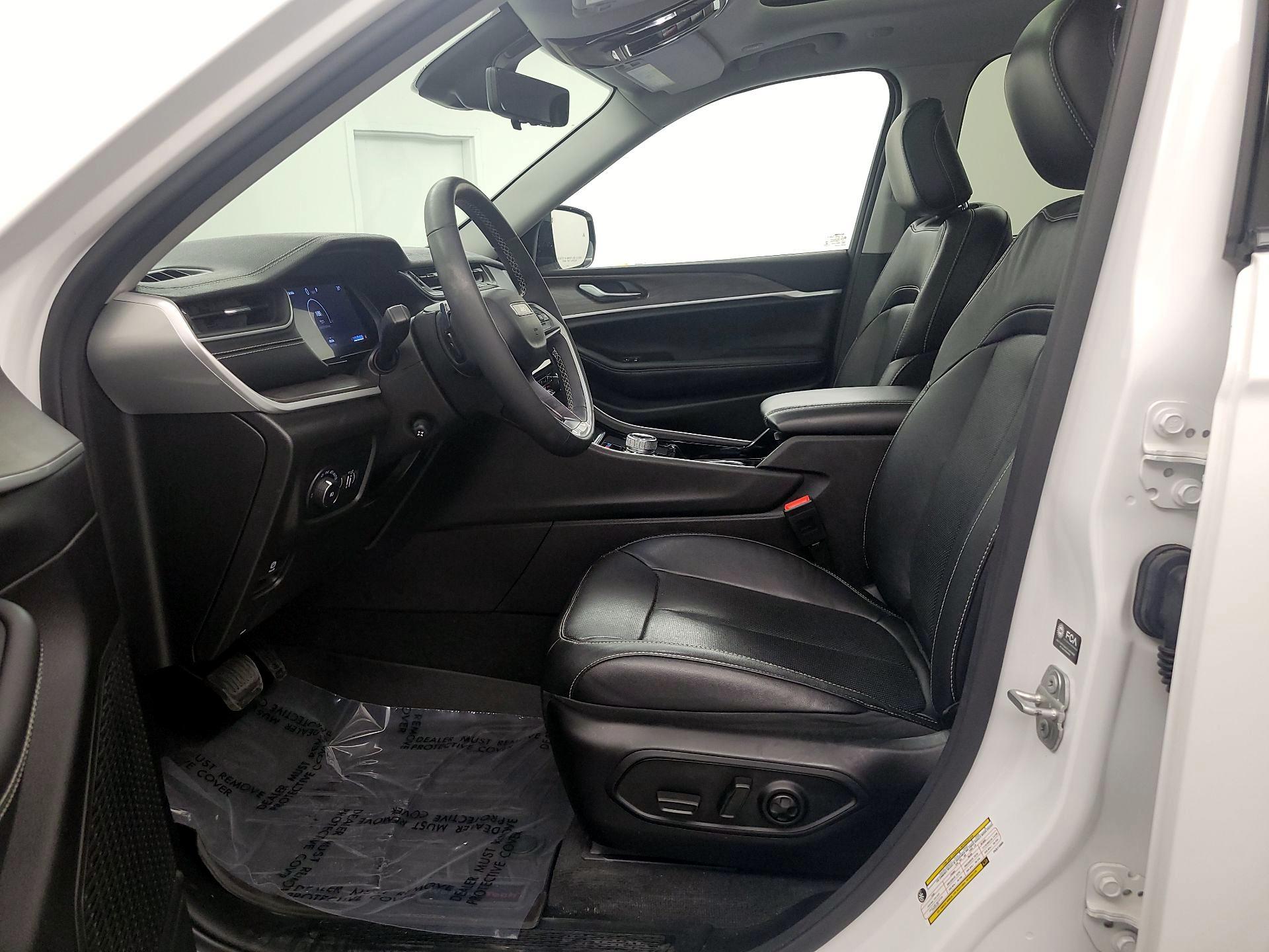 Thumbnail: 2023 Jeep Grand Cherokee - 11