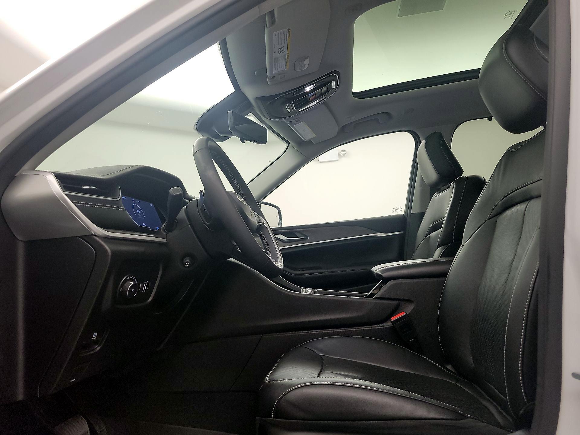 Thumbnail: 2023 Jeep Grand Cherokee - 20