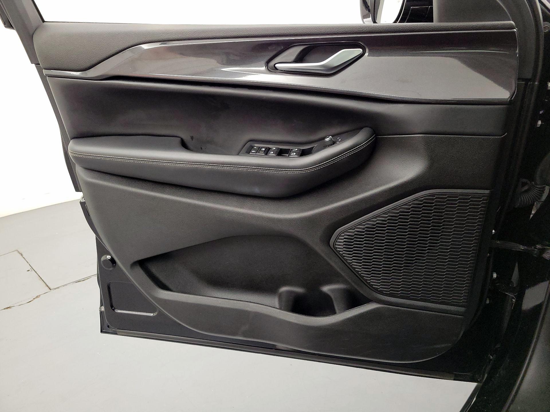 Thumbnail: 2023 Jeep Grand Cherokee - 12