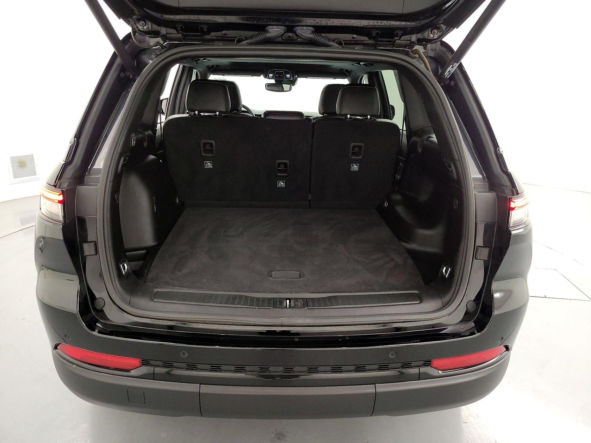 Thumbnail: 2023 Jeep Grand Cherokee - 20