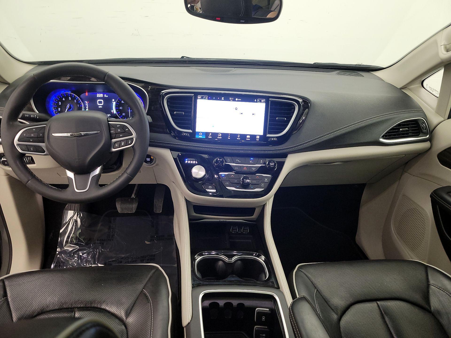 Thumbnail: 2023 Chrysler Pacifica - 9