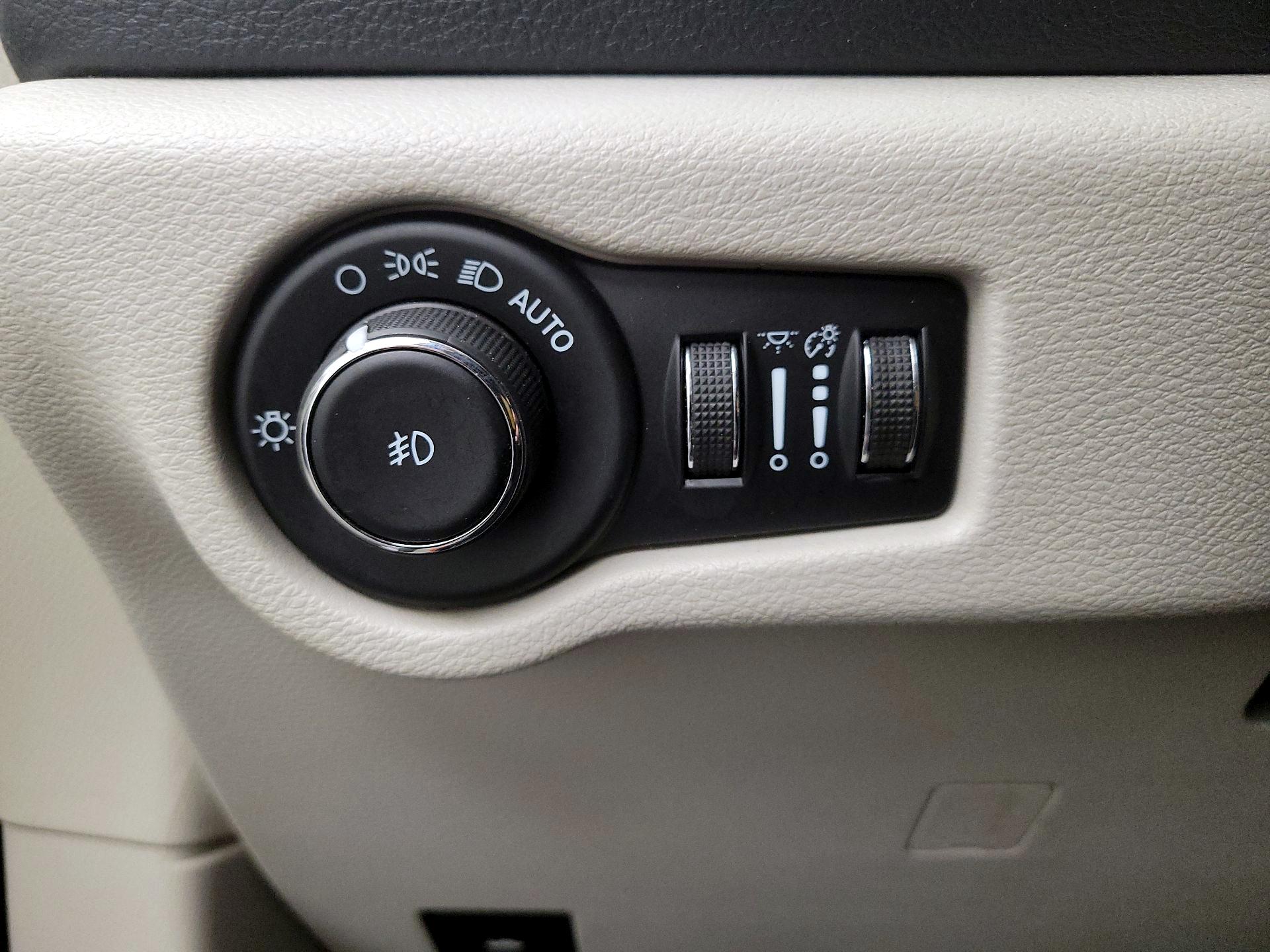 Thumbnail: 2023 Chrysler Pacifica - 13