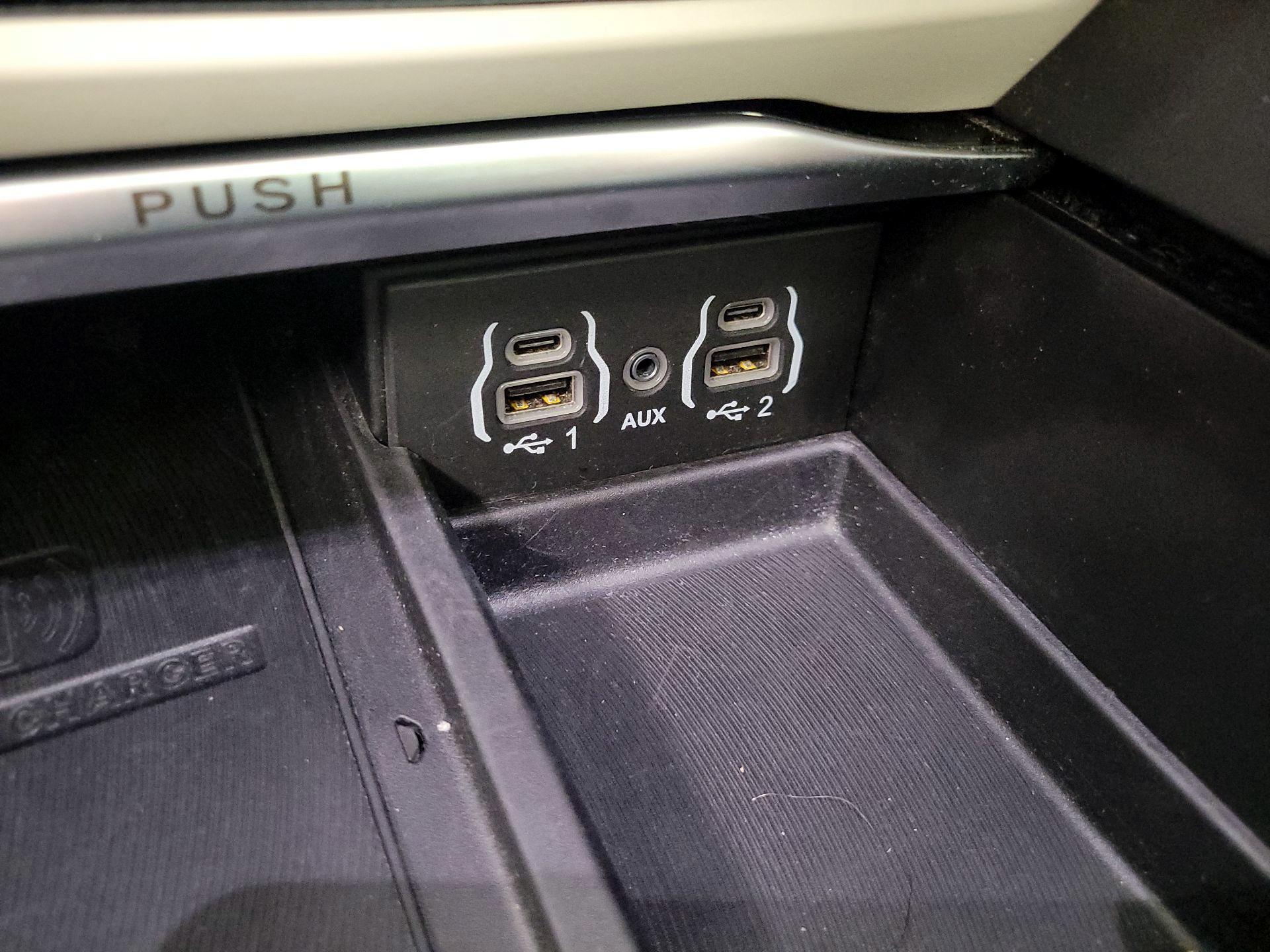 Thumbnail: 2023 Chrysler Pacifica - 19