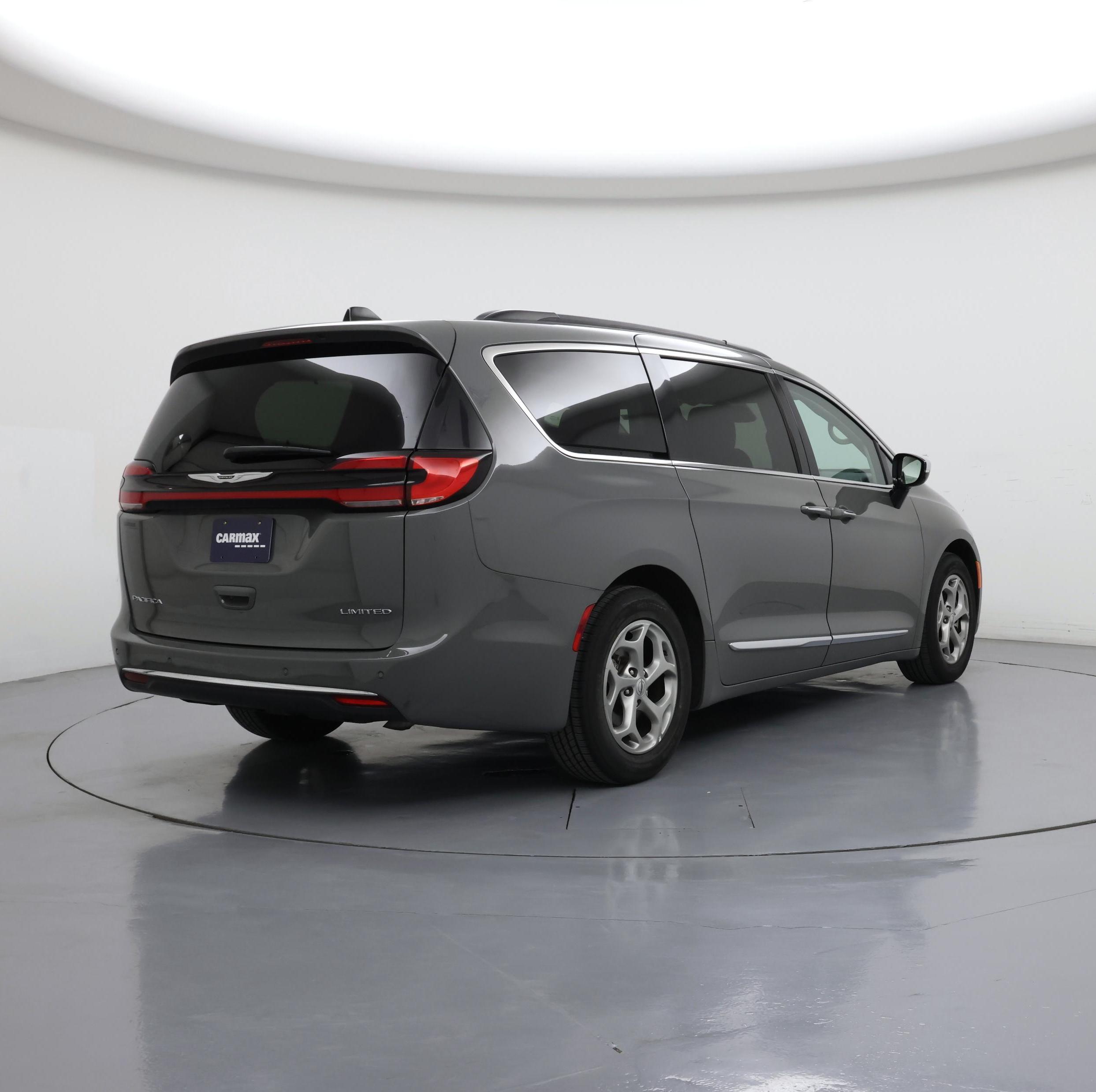 Thumbnail: 2023 Chrysler Pacifica - 8