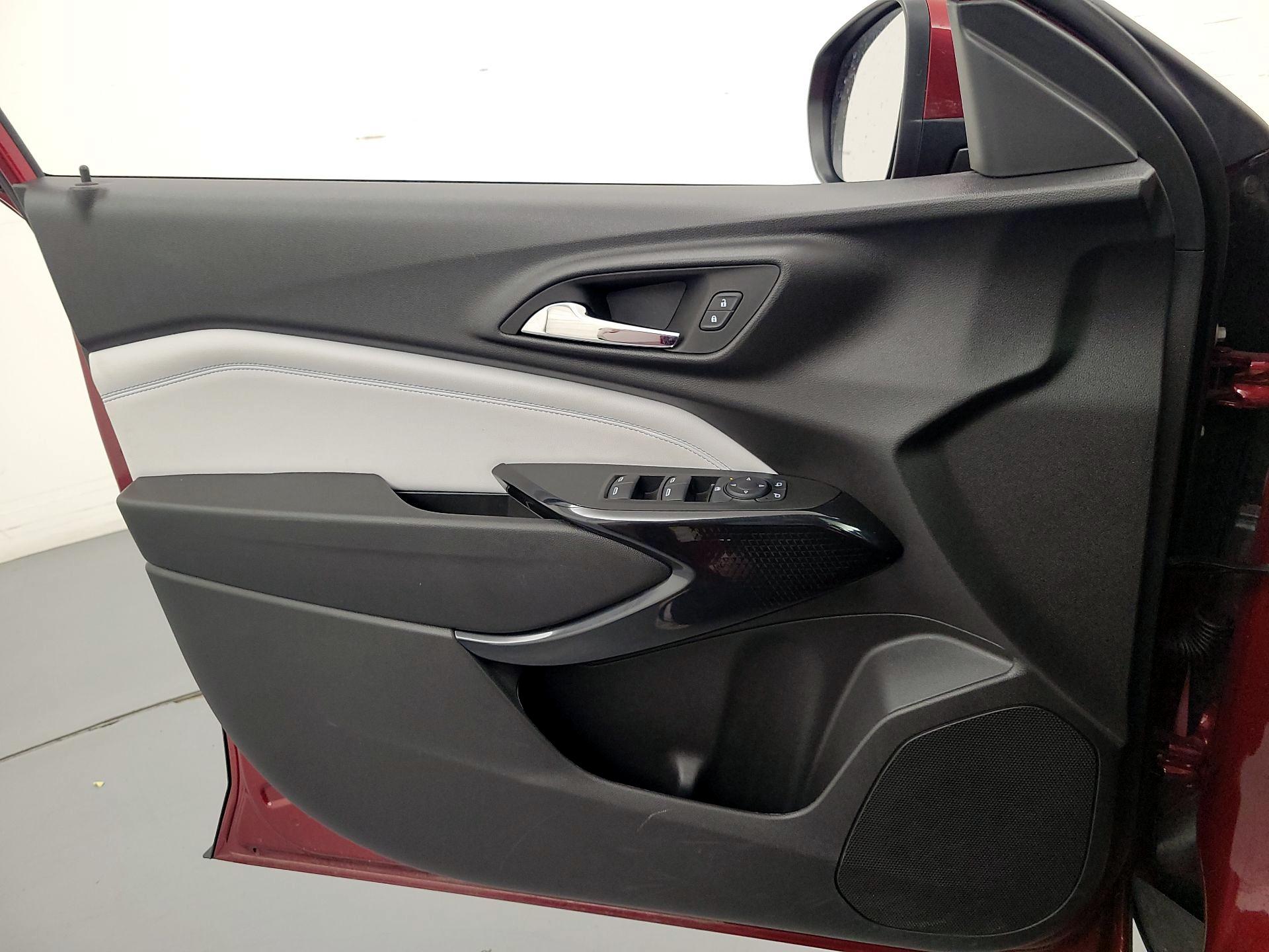 Thumbnail: 2025 Chevrolet Trax - 12