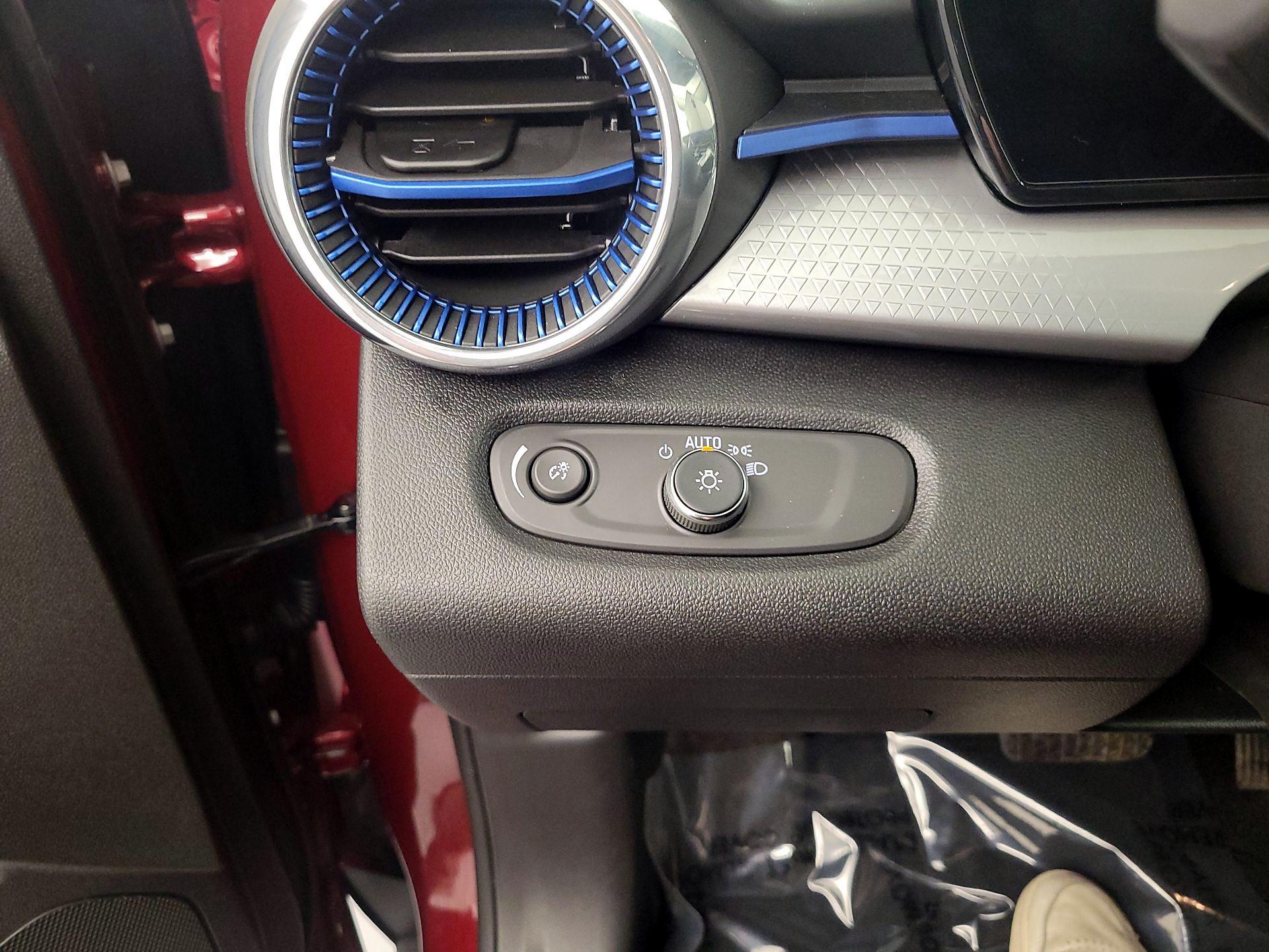 Thumbnail: 2025 Chevrolet Trax - 13