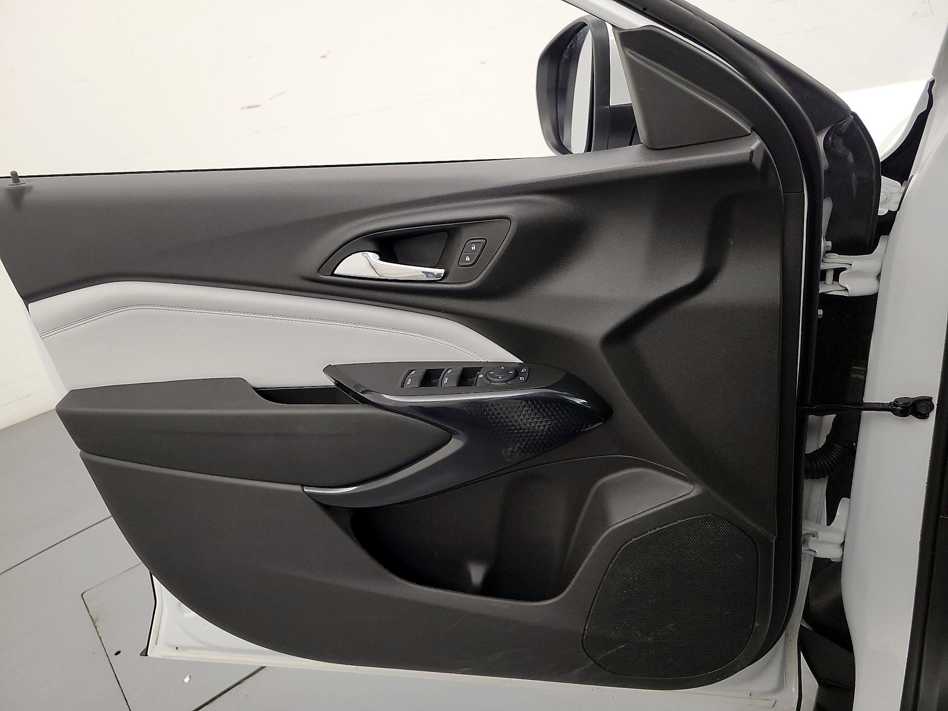 Thumbnail: 2025 Chevrolet Trax - 12