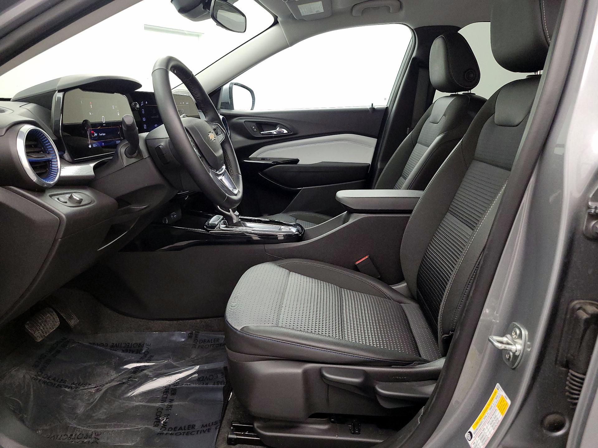 Thumbnail: 2025 Chevrolet Trax - 11