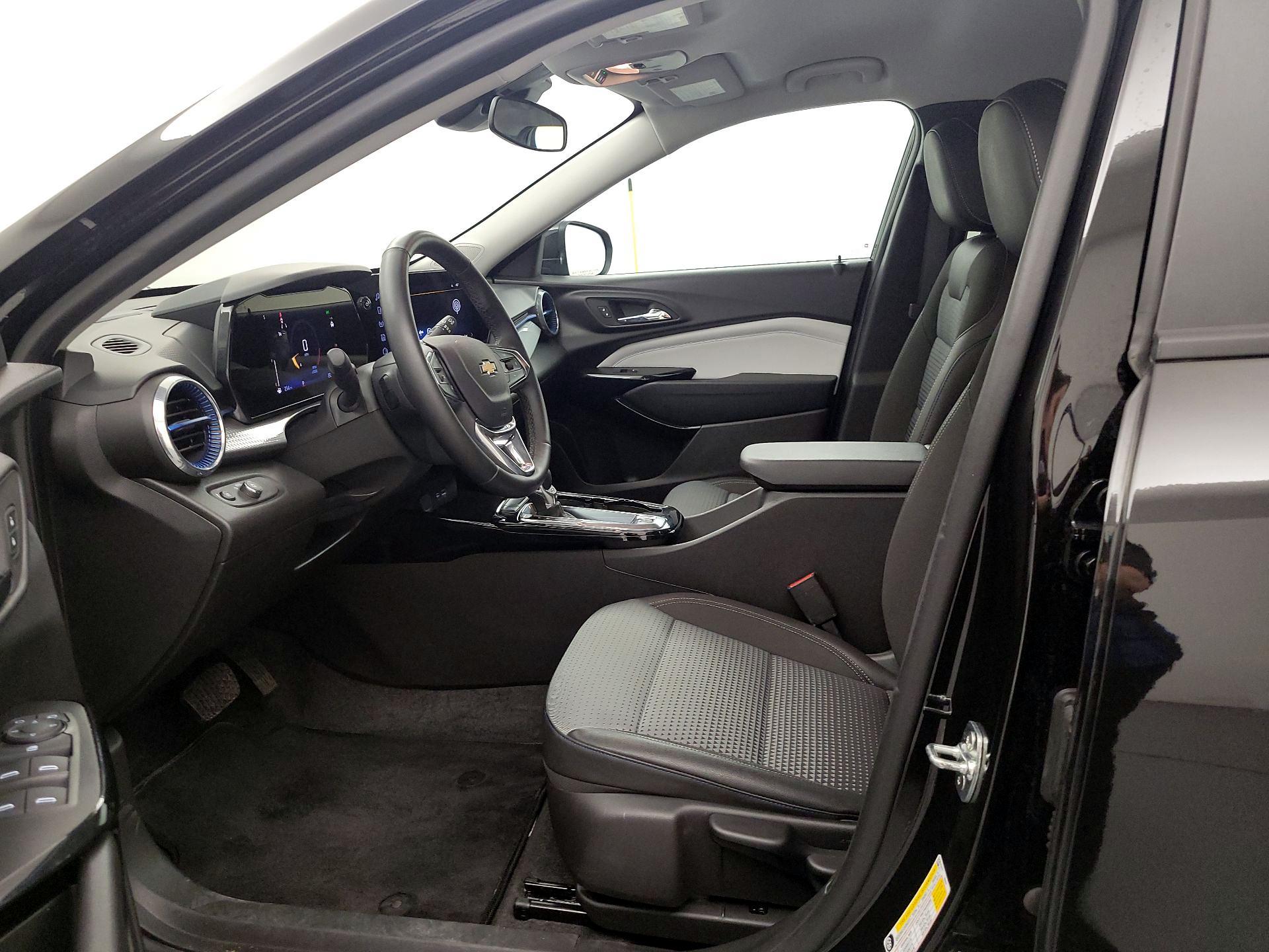 Thumbnail: 2025 Chevrolet Trax - 11