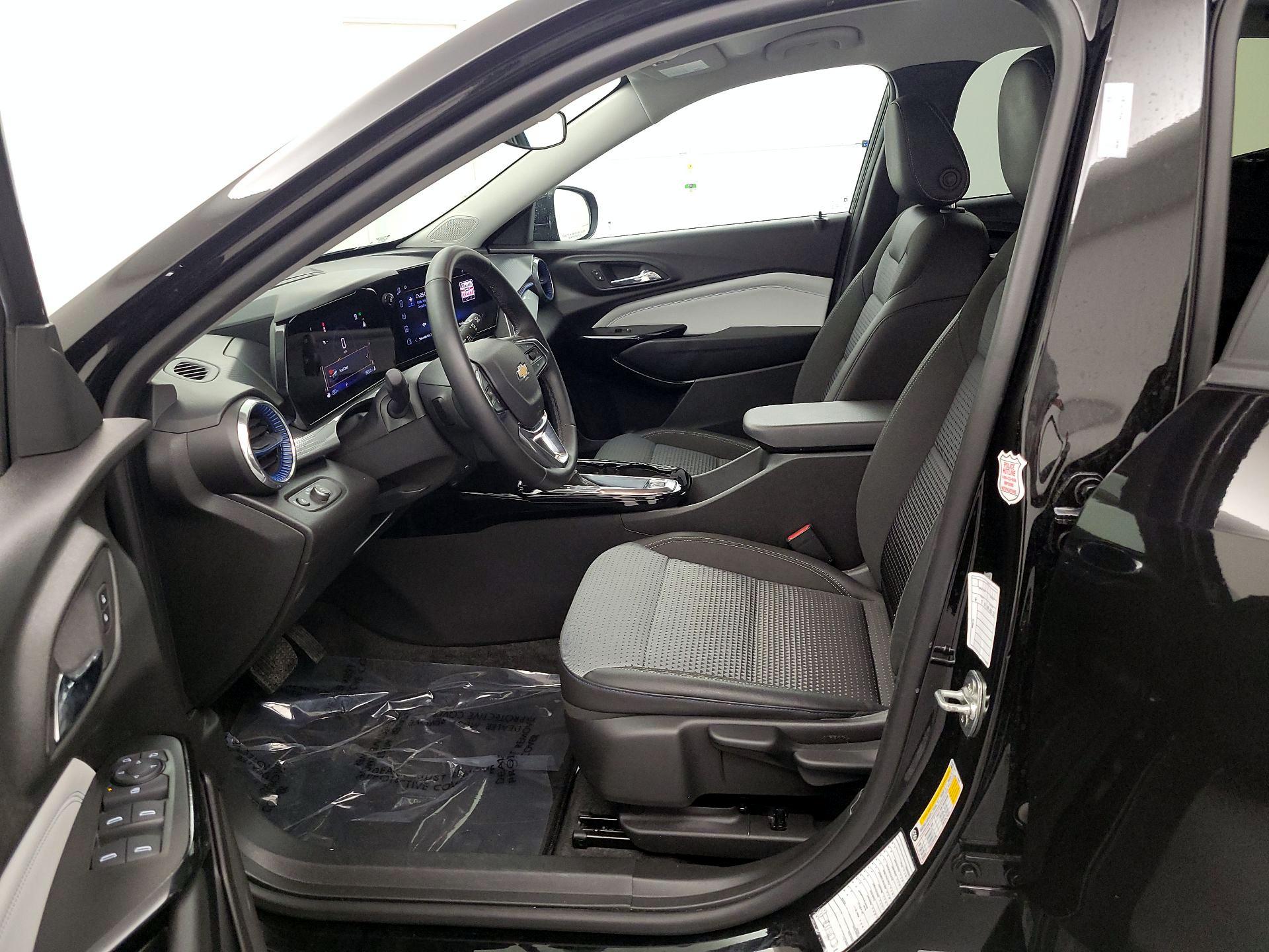 Thumbnail: 2025 Chevrolet Trax - 11