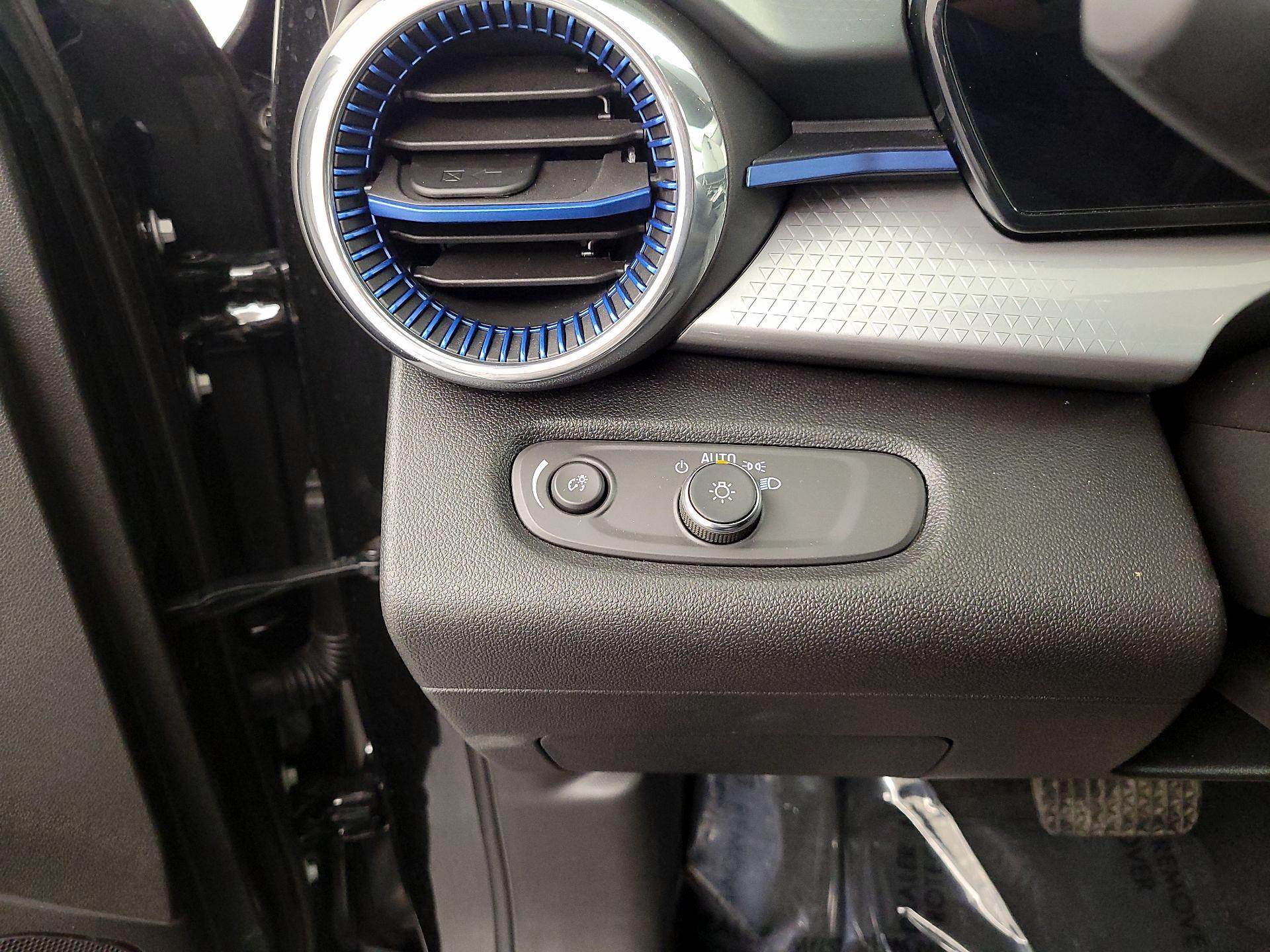 Thumbnail: 2025 Chevrolet Trax - 13