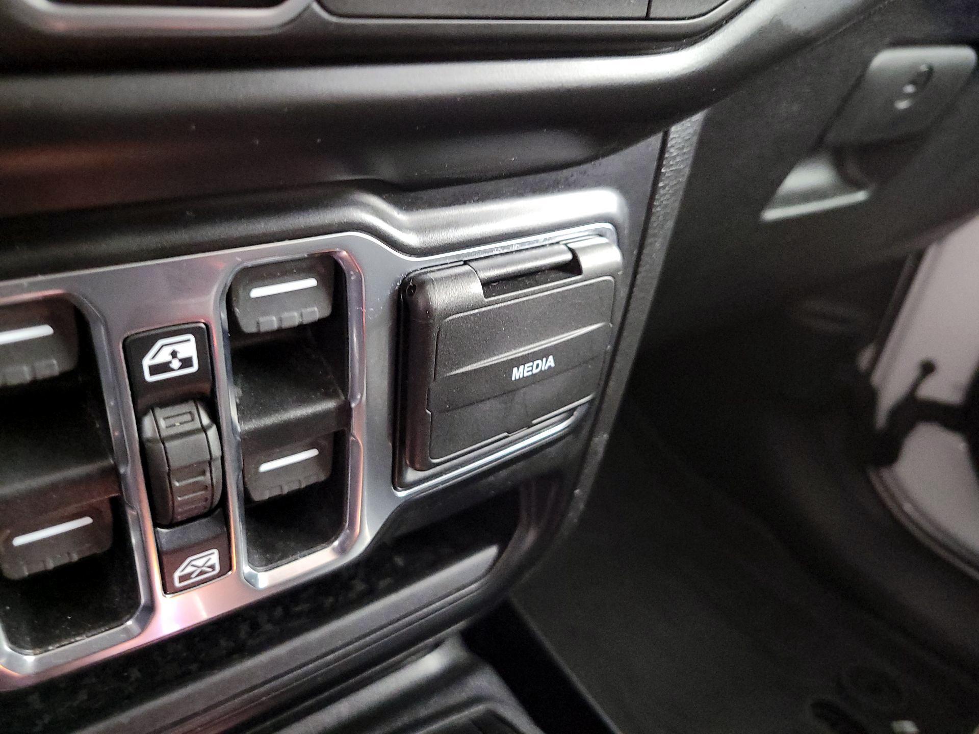 Thumbnail: 2022 Jeep Gladiator - 19