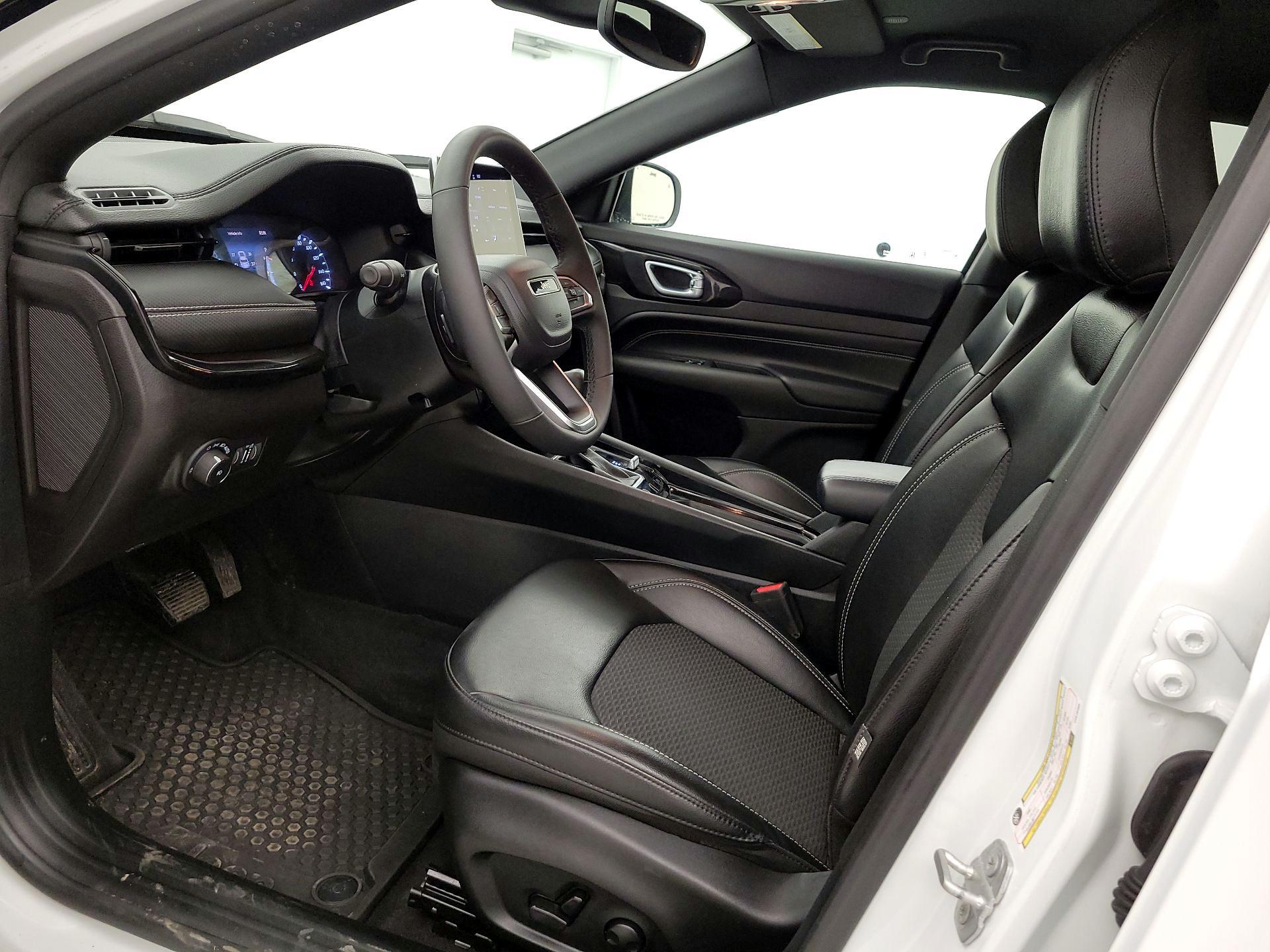 Thumbnail: 2023 Jeep Compass - 11