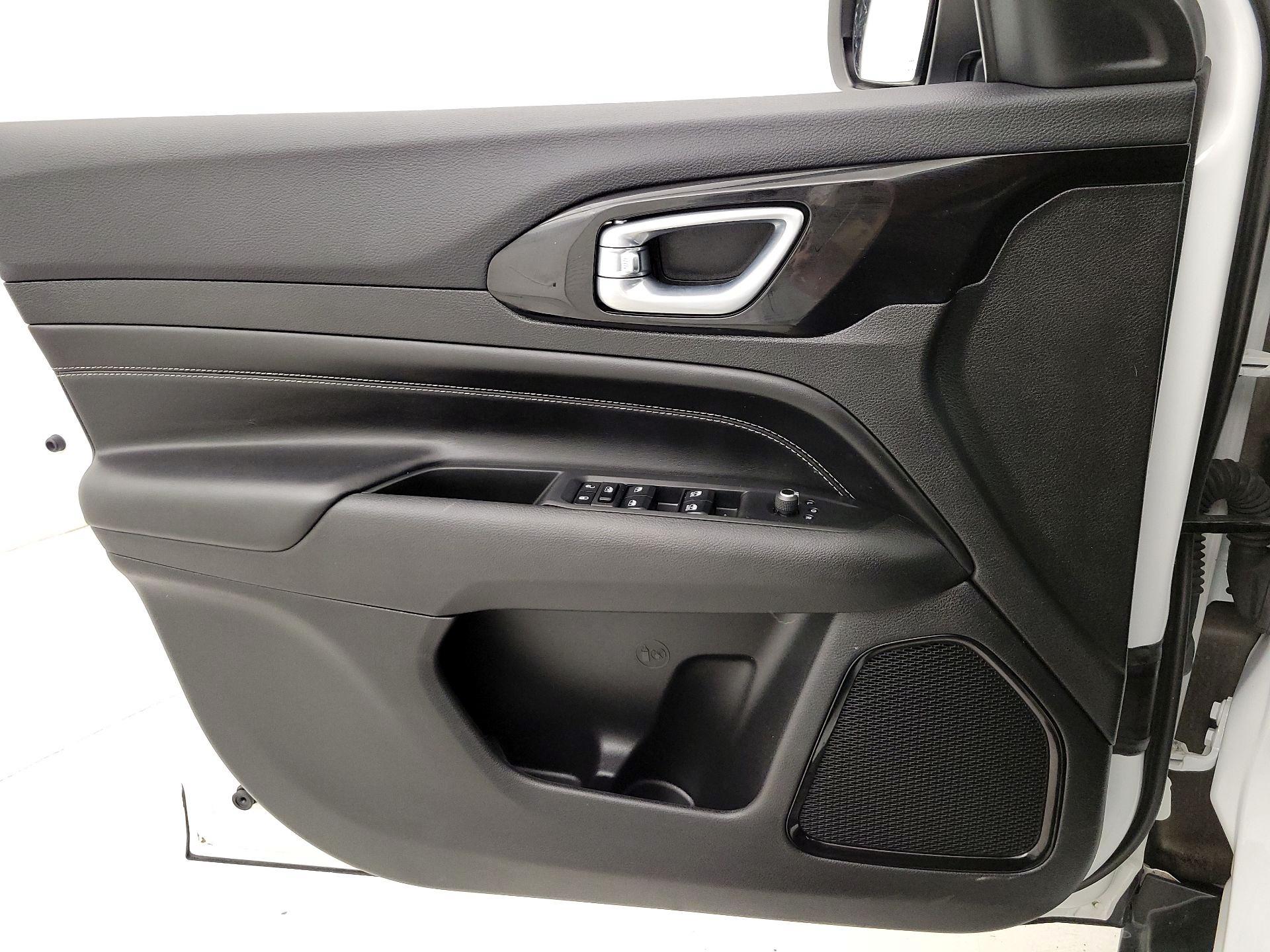 Thumbnail: 2023 Jeep Compass - 12