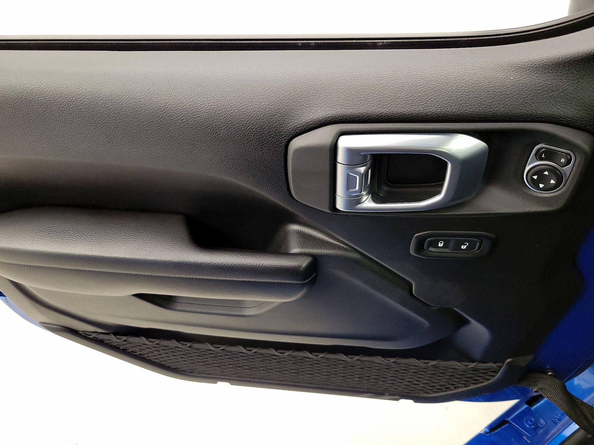 Thumbnail: 2021 Jeep Gladiator - 12