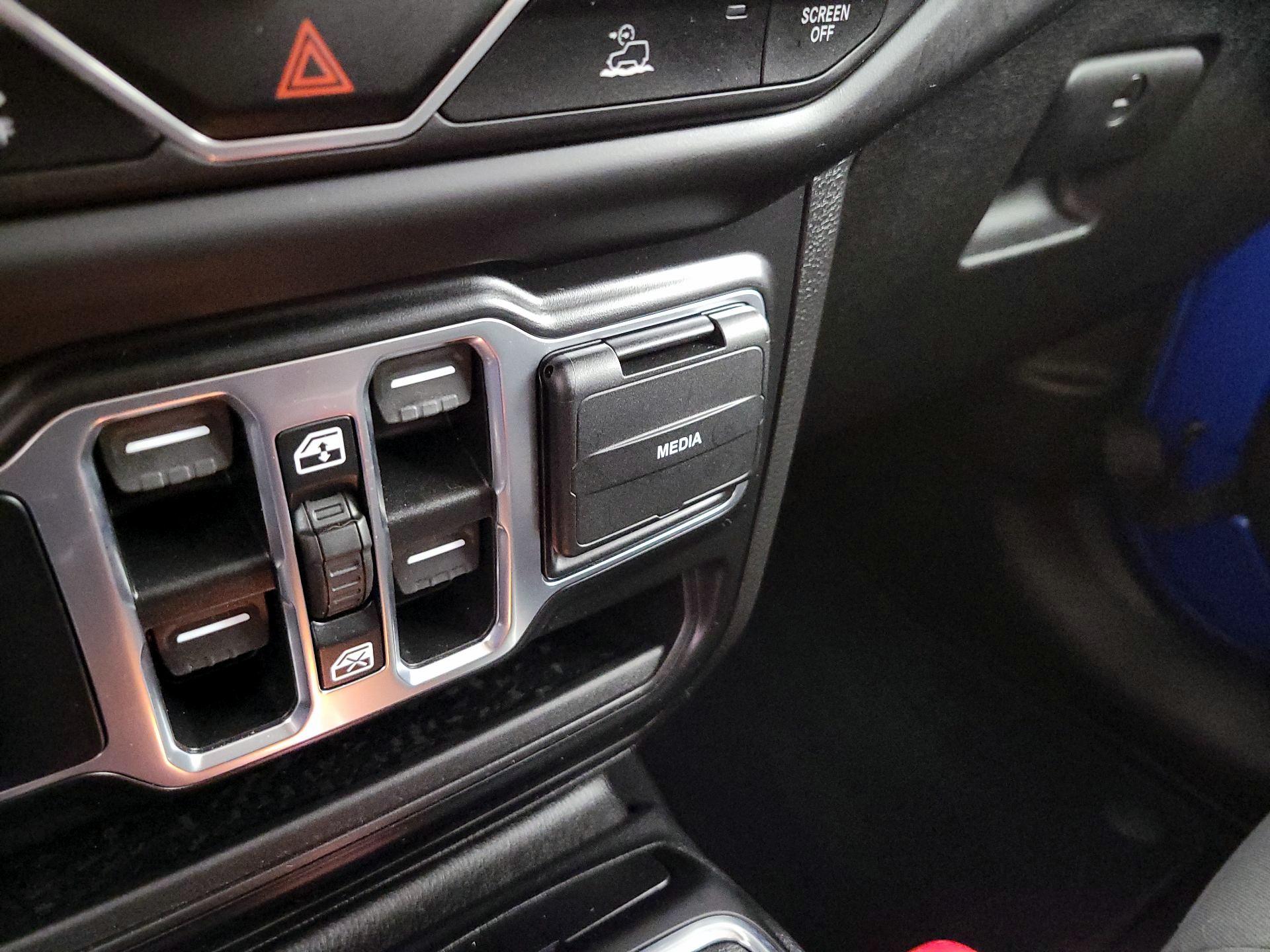 Thumbnail: 2021 Jeep Gladiator - 19