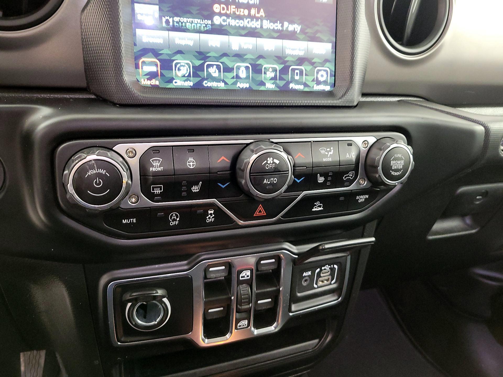 Thumbnail: 2022 Jeep Gladiator - 17