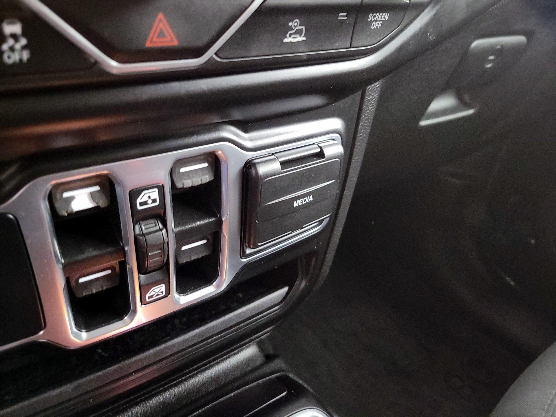 Thumbnail: 2022 Jeep Gladiator - 19