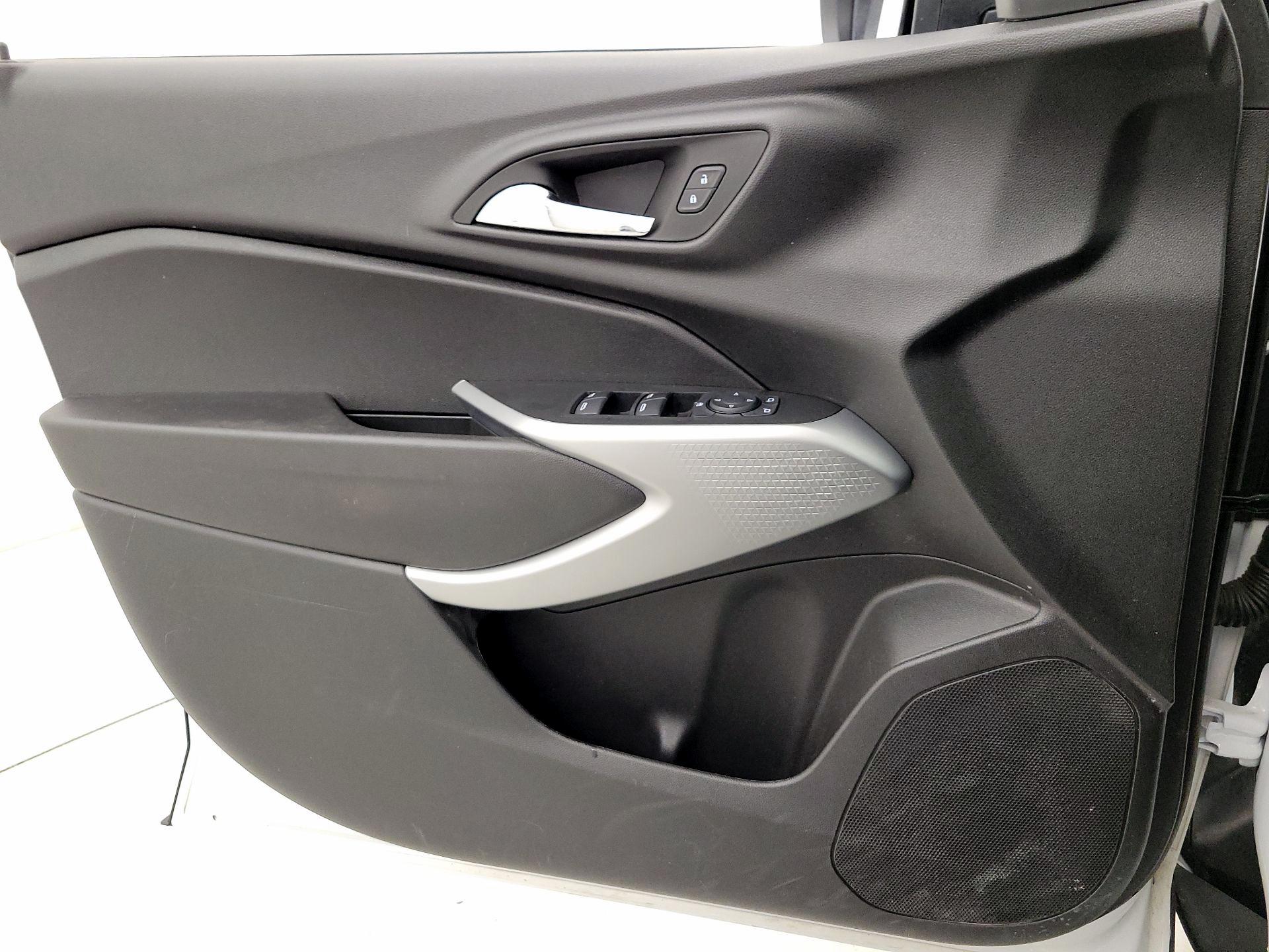 Thumbnail: 2025 Chevrolet Trax - 12