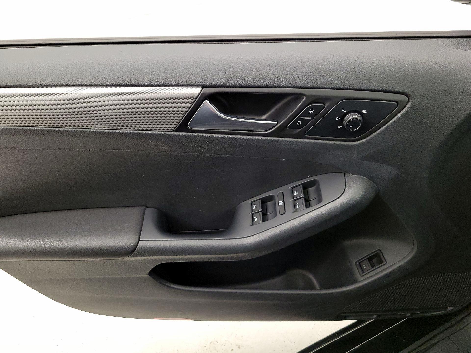 Thumbnail: 2015 Volkswagen Jetta - 12