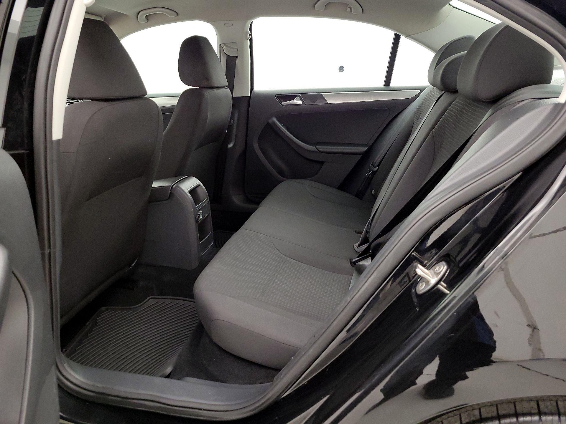 Thumbnail: 2015 Volkswagen Jetta - 18