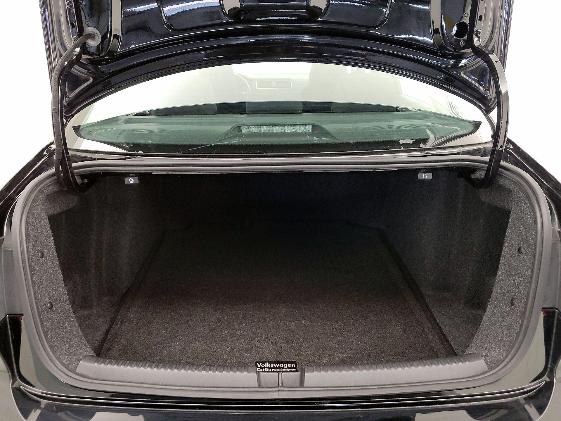 Thumbnail: 2015 Volkswagen Jetta - 19