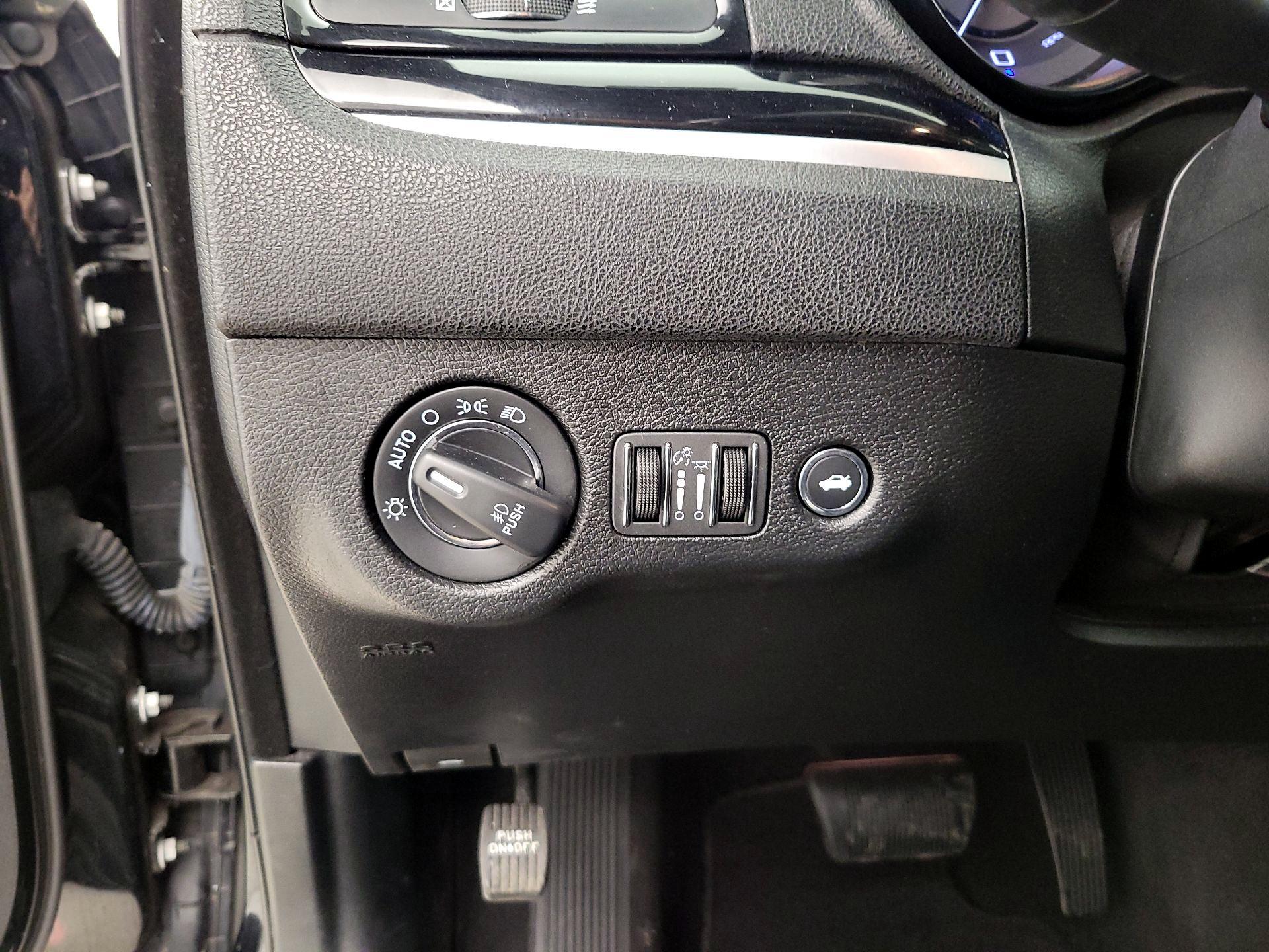 Thumbnail: 2019 Chrysler 300 - 13