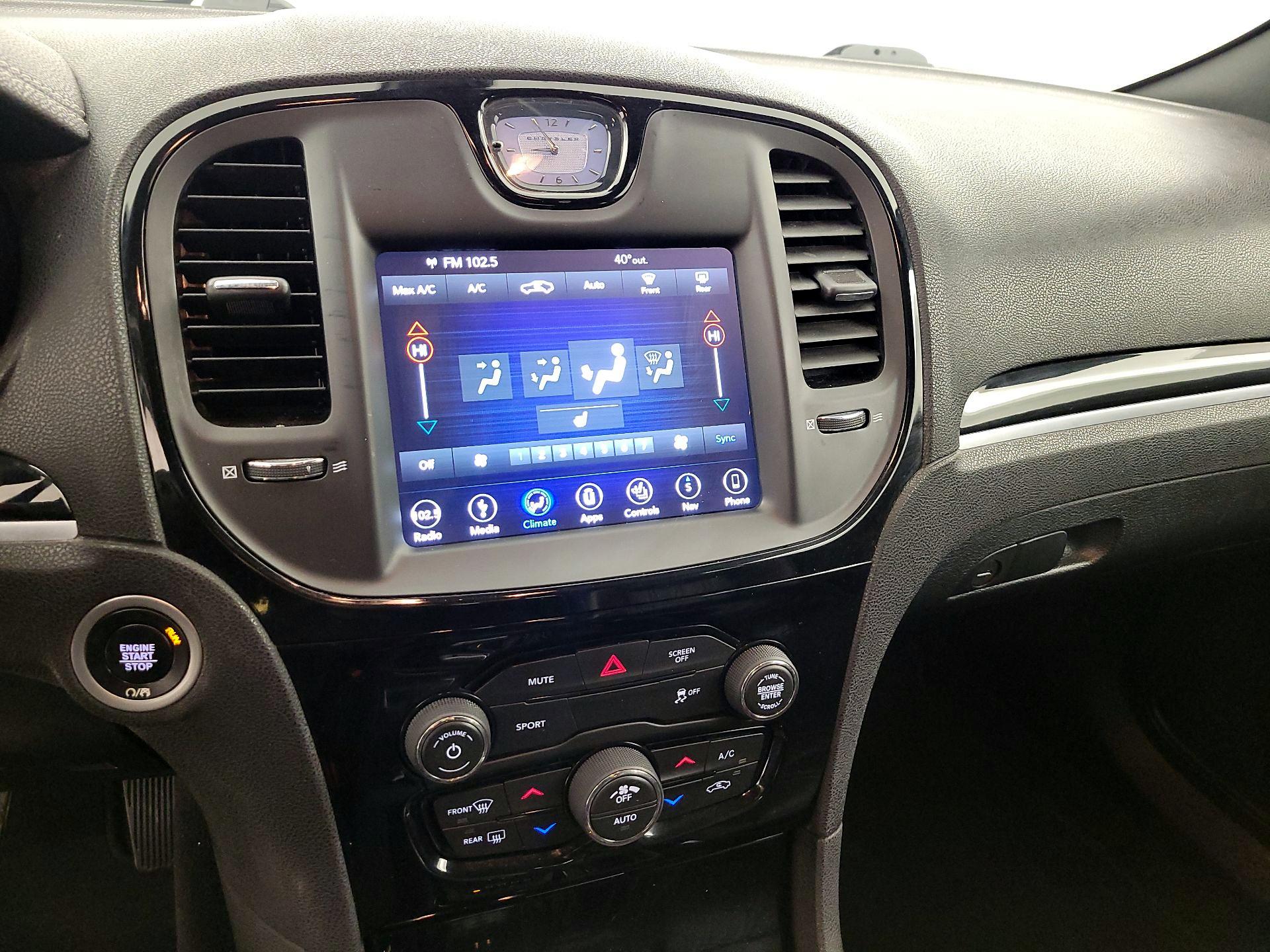 Thumbnail: 2019 Chrysler 300 - 17