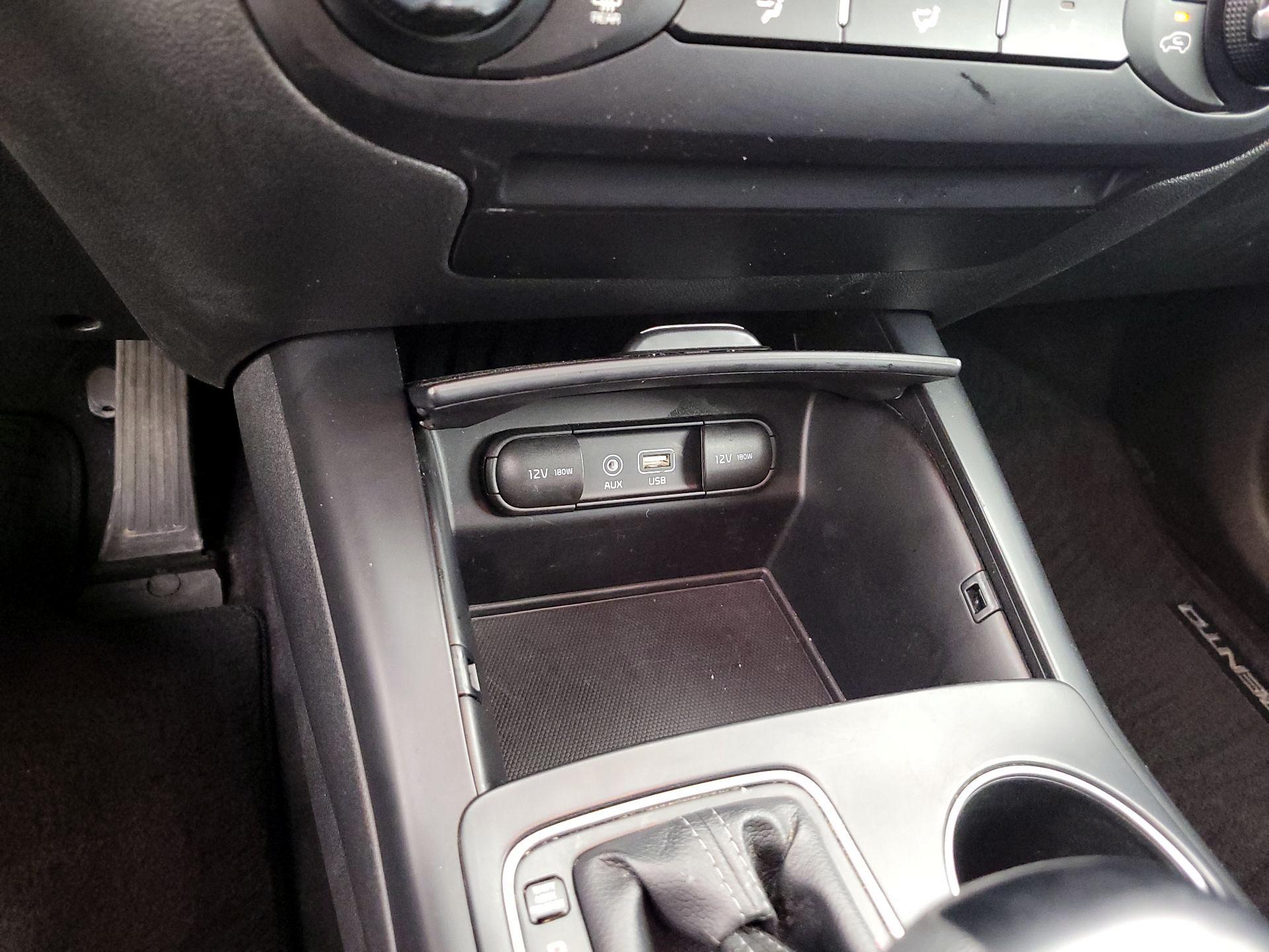 Thumbnail: 2018 Kia Sorento - 18