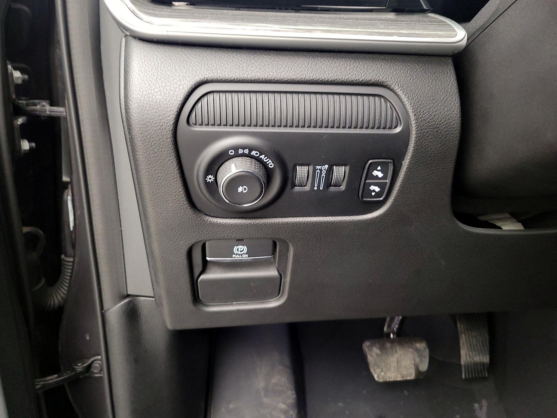 Thumbnail: 2022 Jeep Wagoneer - 13