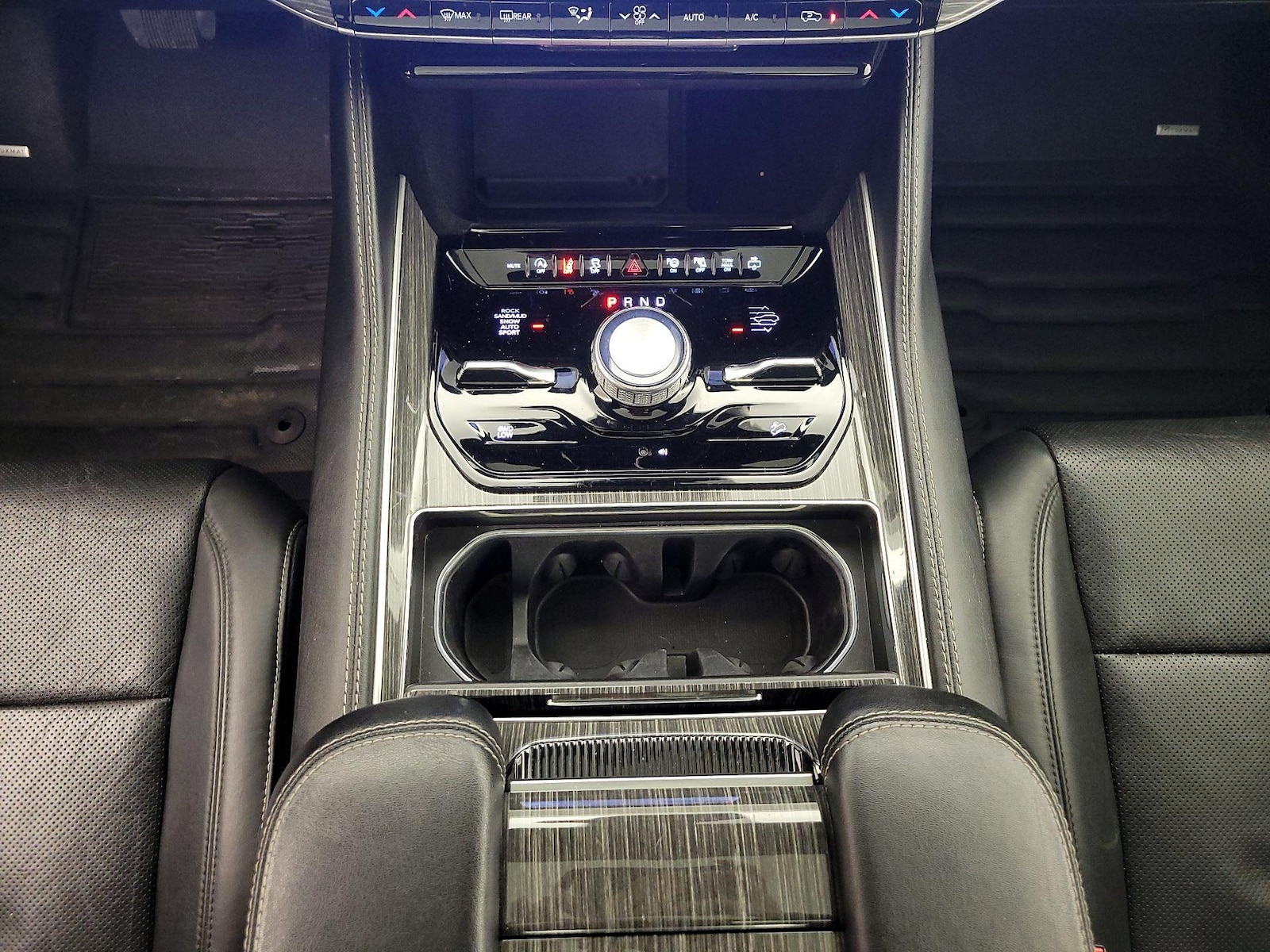 2022 Jeep Wagoneer Series III - Photo 19