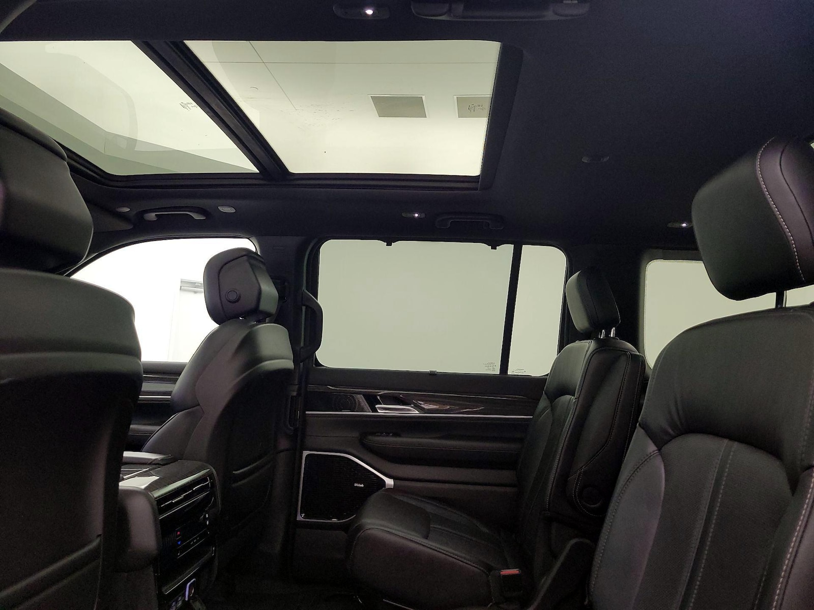 2022 Jeep Wagoneer Series III - Photo 27
