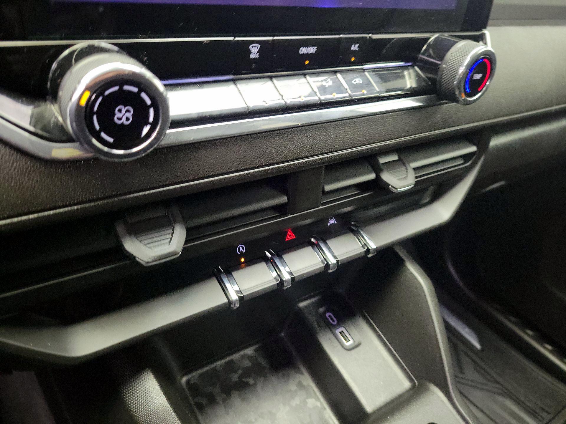 Thumbnail: 2024 Chevrolet Colorado - 16