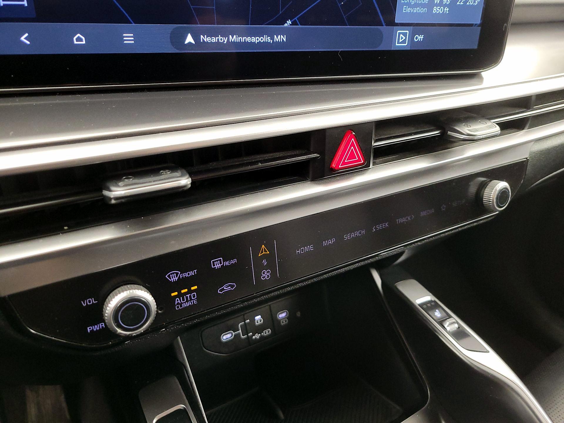 Thumbnail: 2024 Kia Sorento - 17