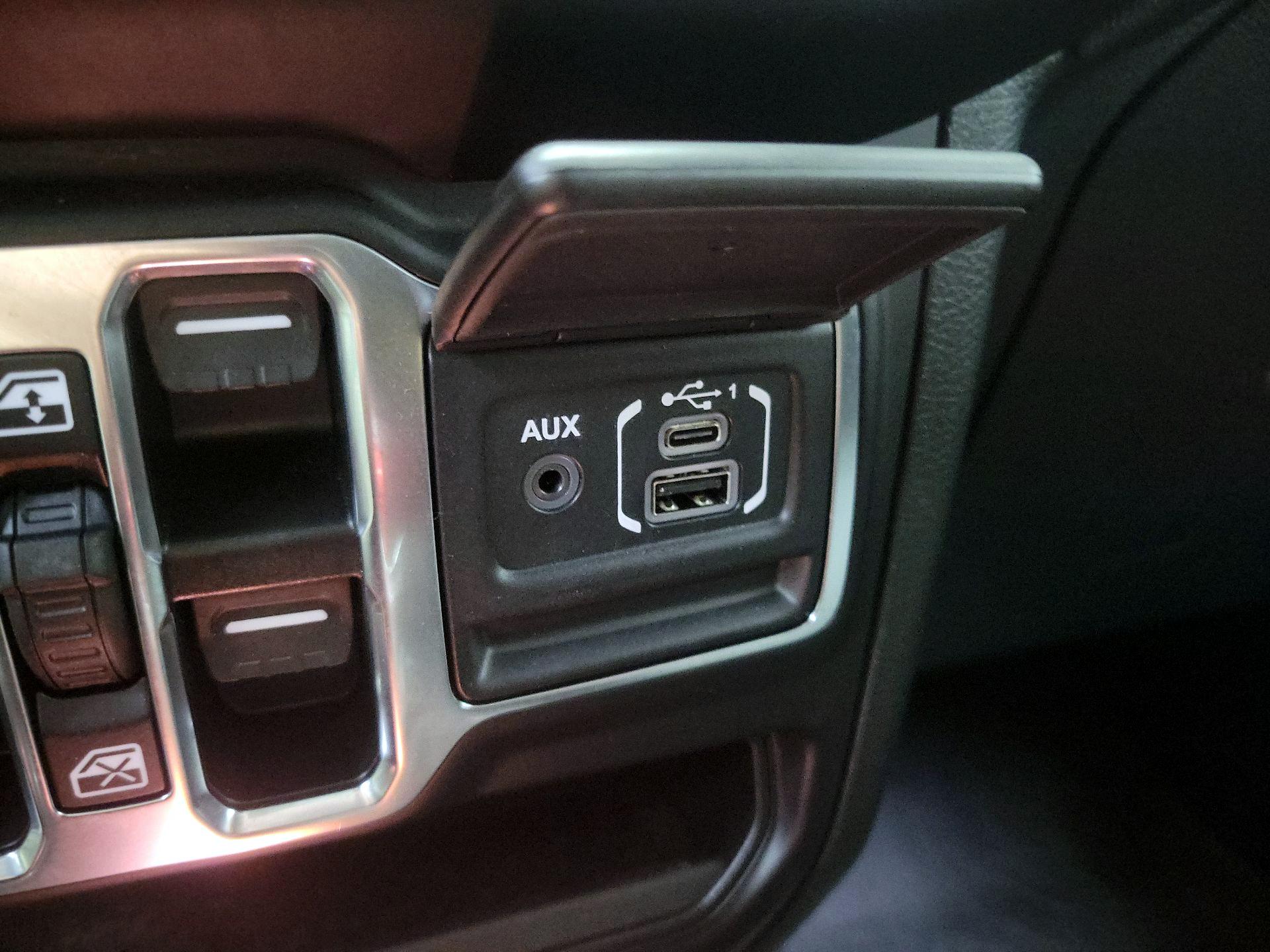 Thumbnail: 2023 Jeep Gladiator - 18