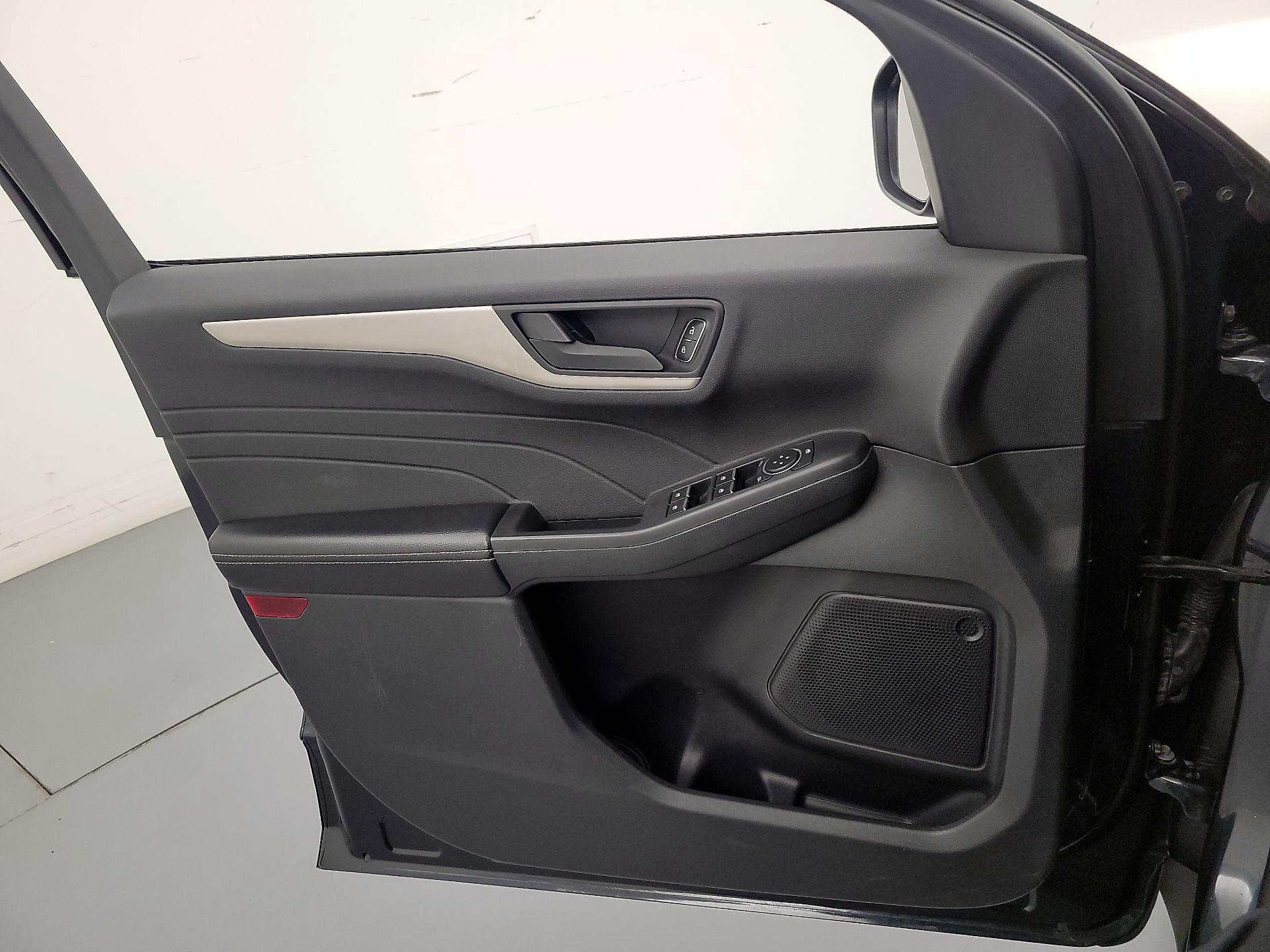 Thumbnail: 2022 Ford Escape - 12